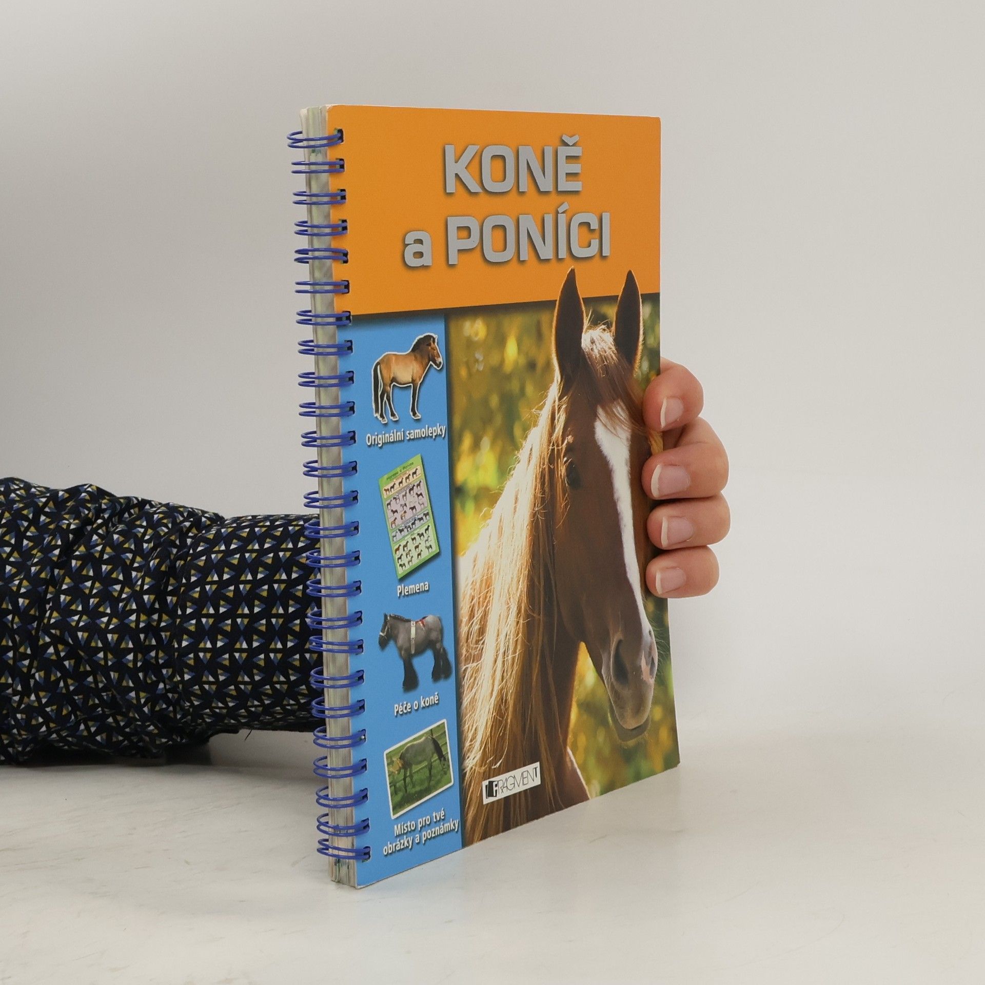 Camilla De la Bédoyère Koně a poníci