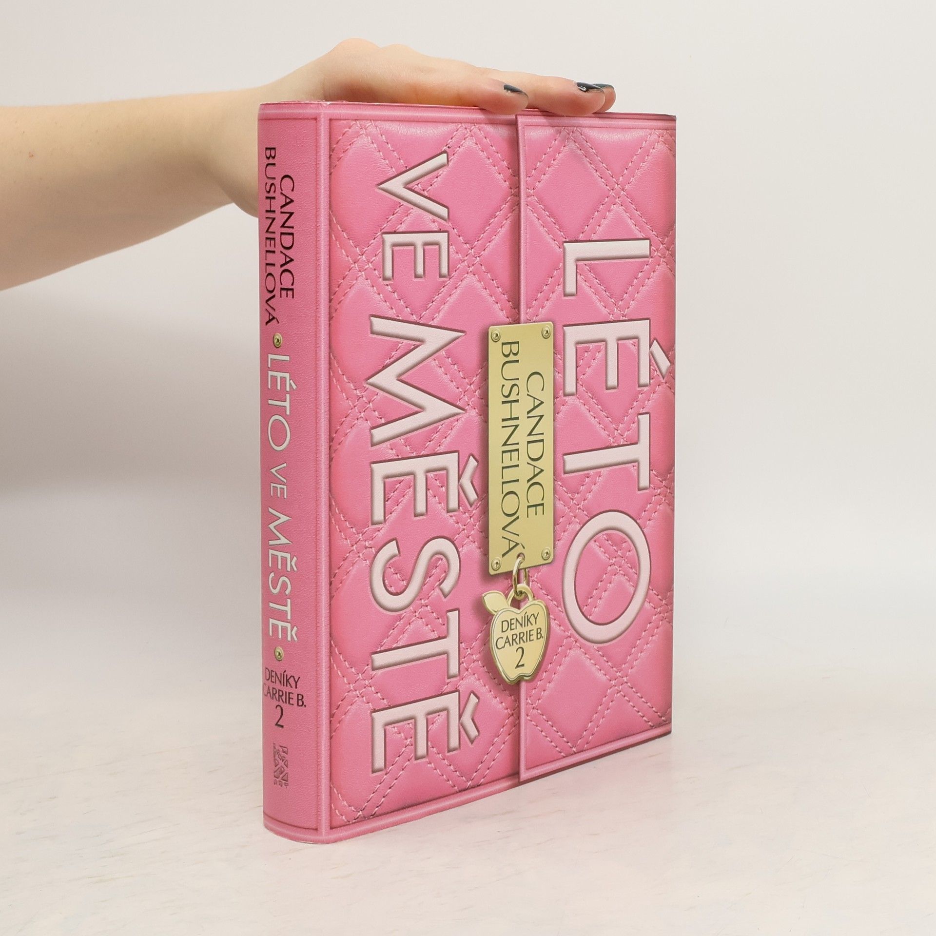 Candace Bushnell Deníky Carrie B. 2, Léto ve městě