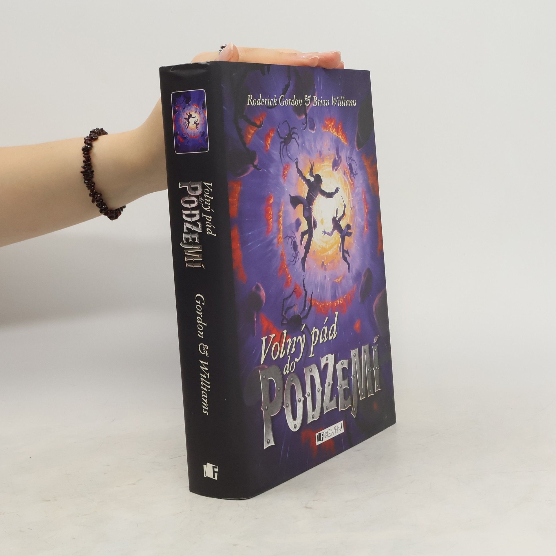 Roderick Gordon Volný pád do Podzemí