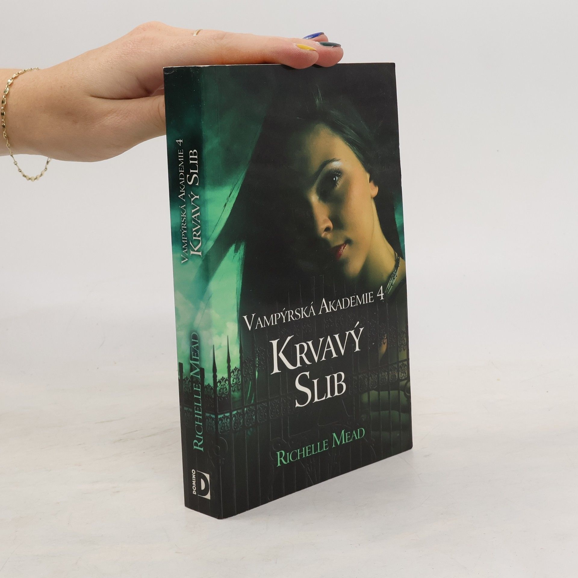 Richelle Mead Krvavý slib. Vampýrská akademie 4