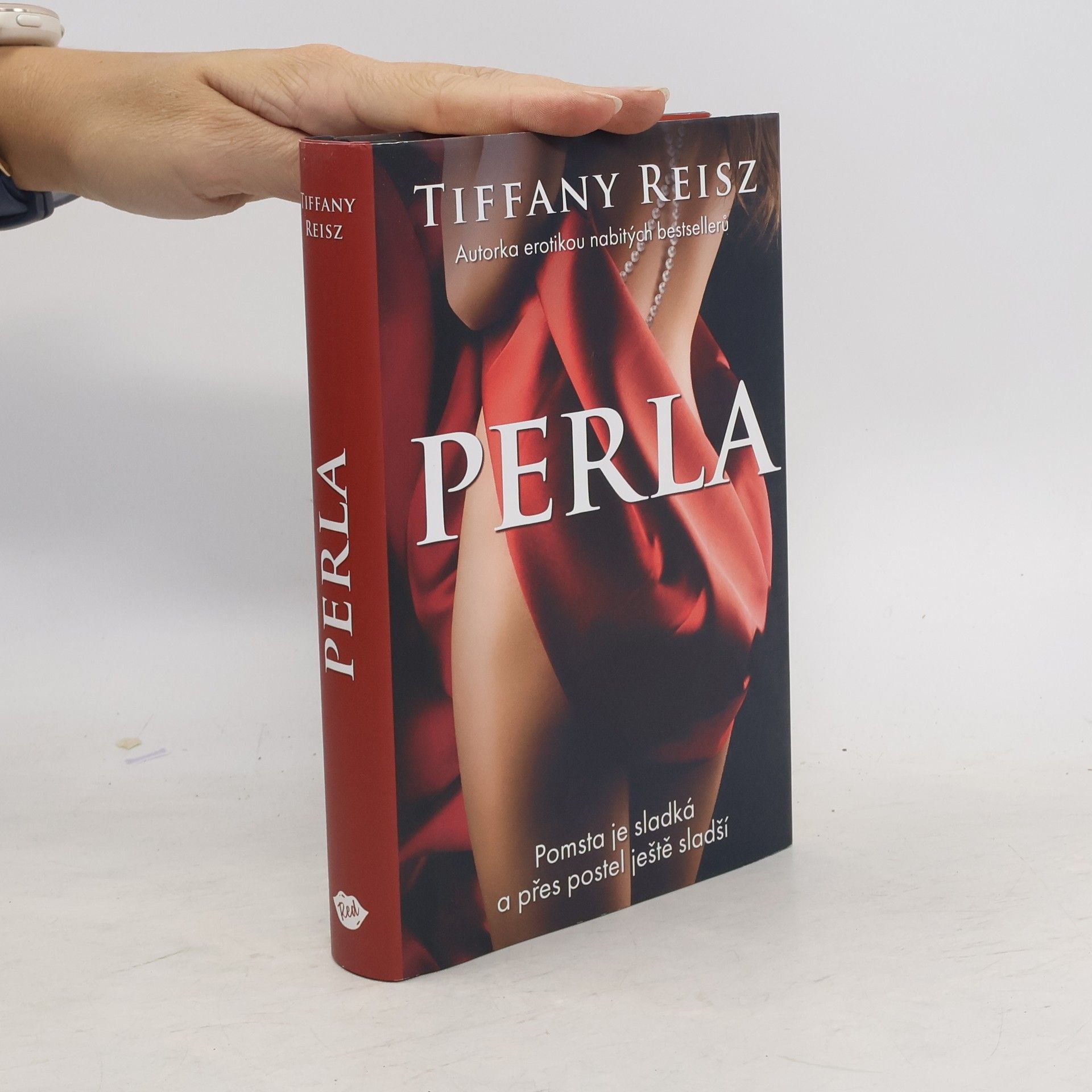 Tiffany Reisz Perla
