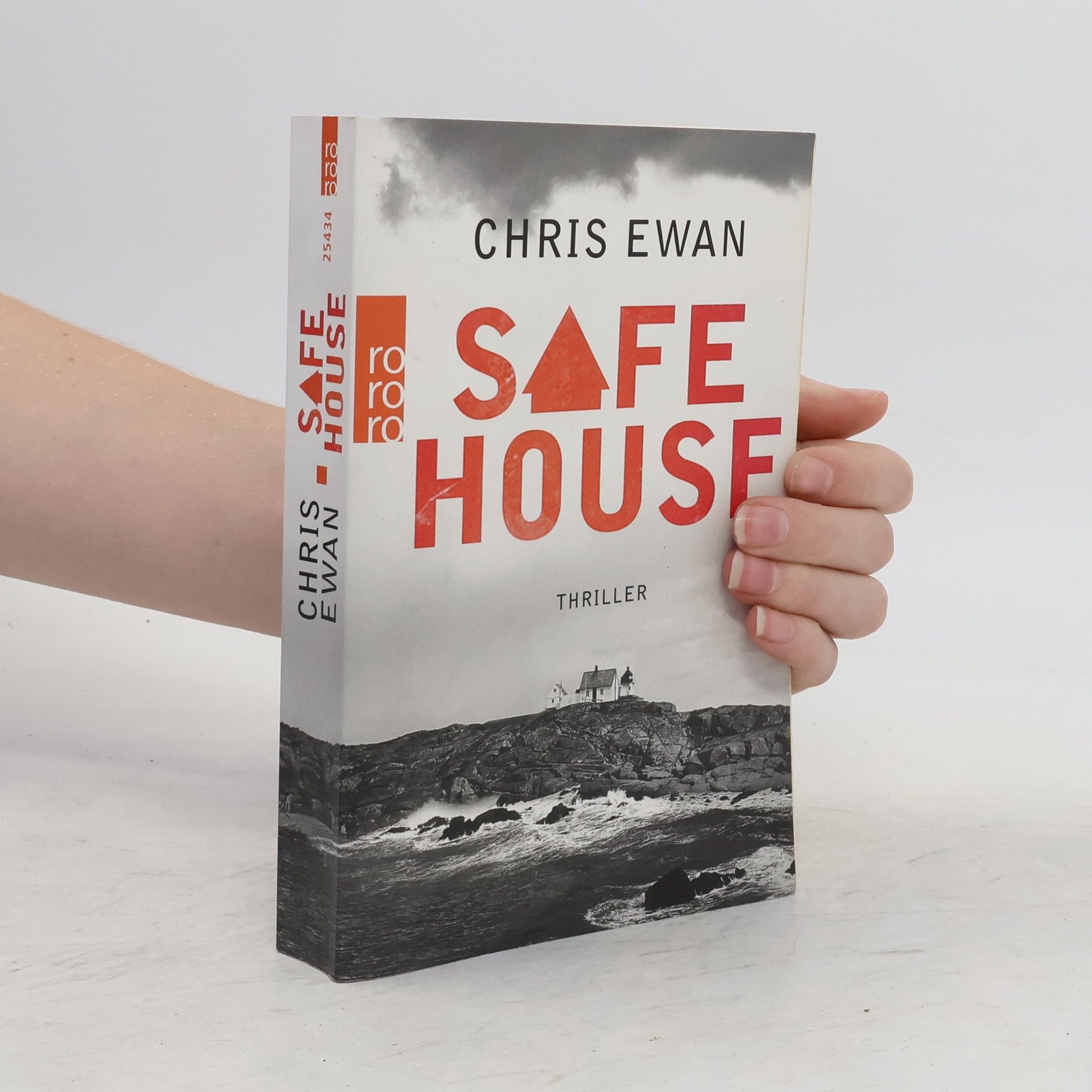 Chris Ewan Safe house