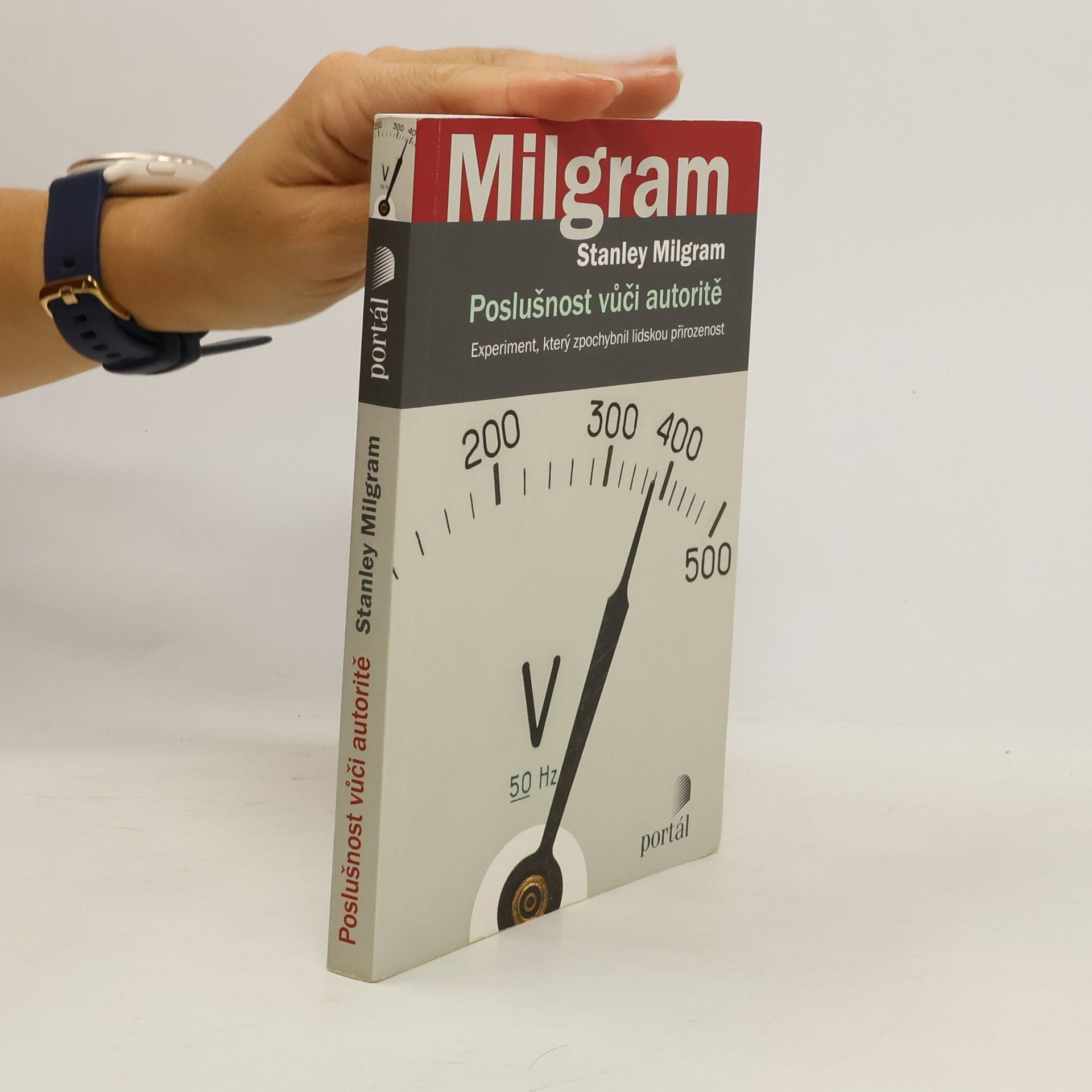 Stanley Milgram Poslušnost vůči autoritě: Experiment, který zpochybnil lidskou přirozenost