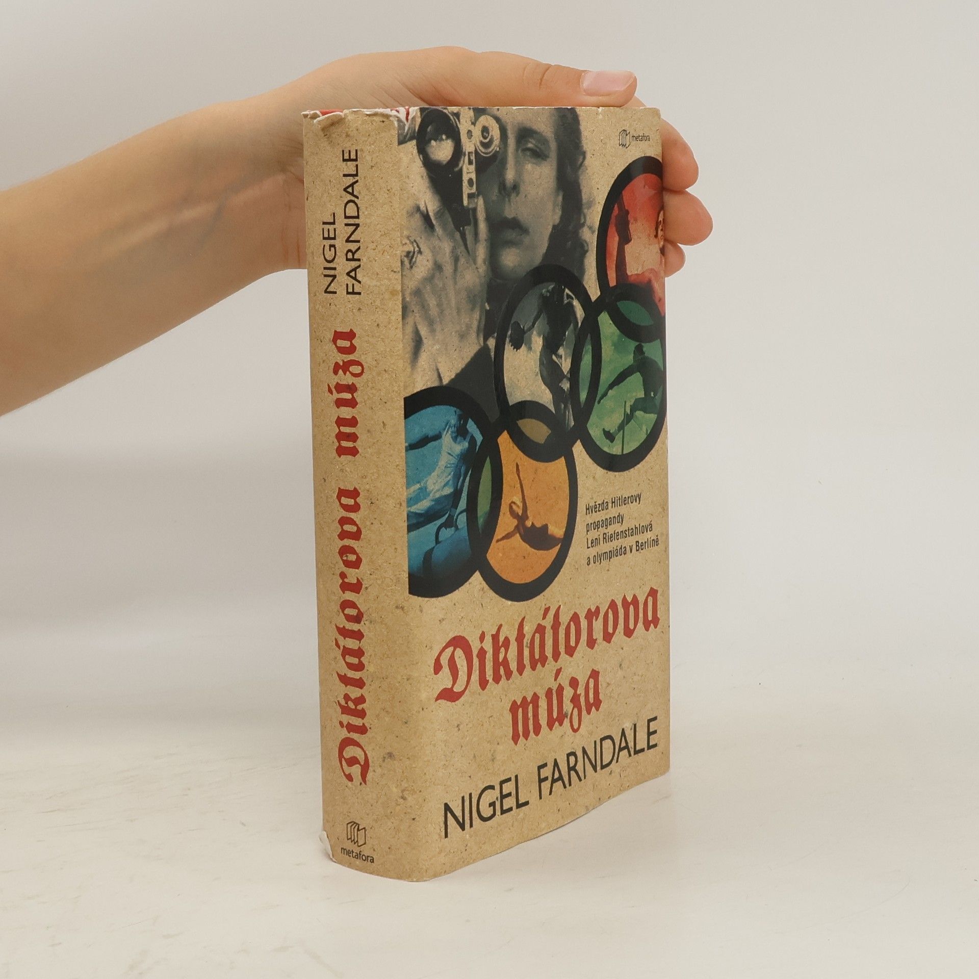 Nigel Farndale Diktátorova múza