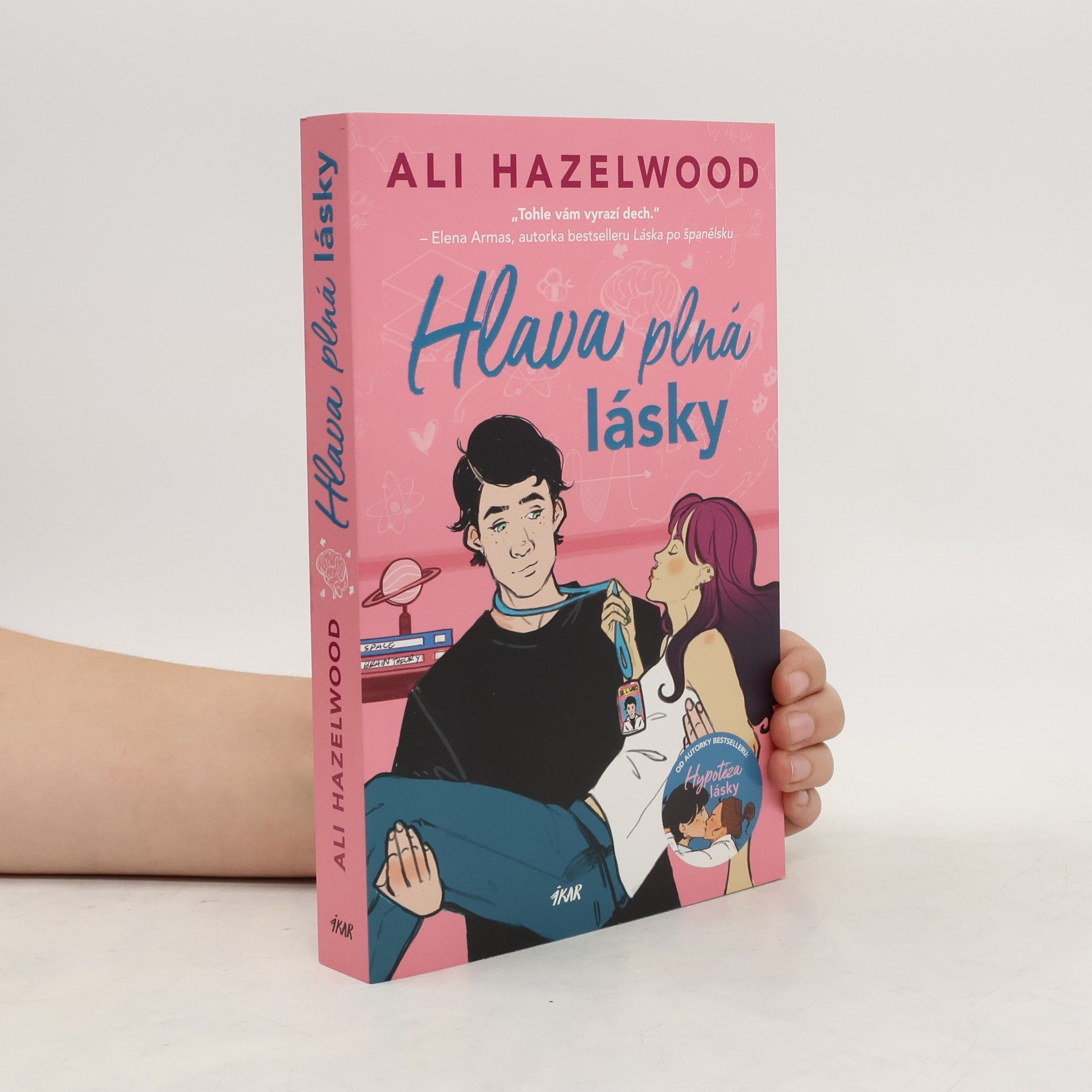 Ali Hazelwood Hlava plná lásky