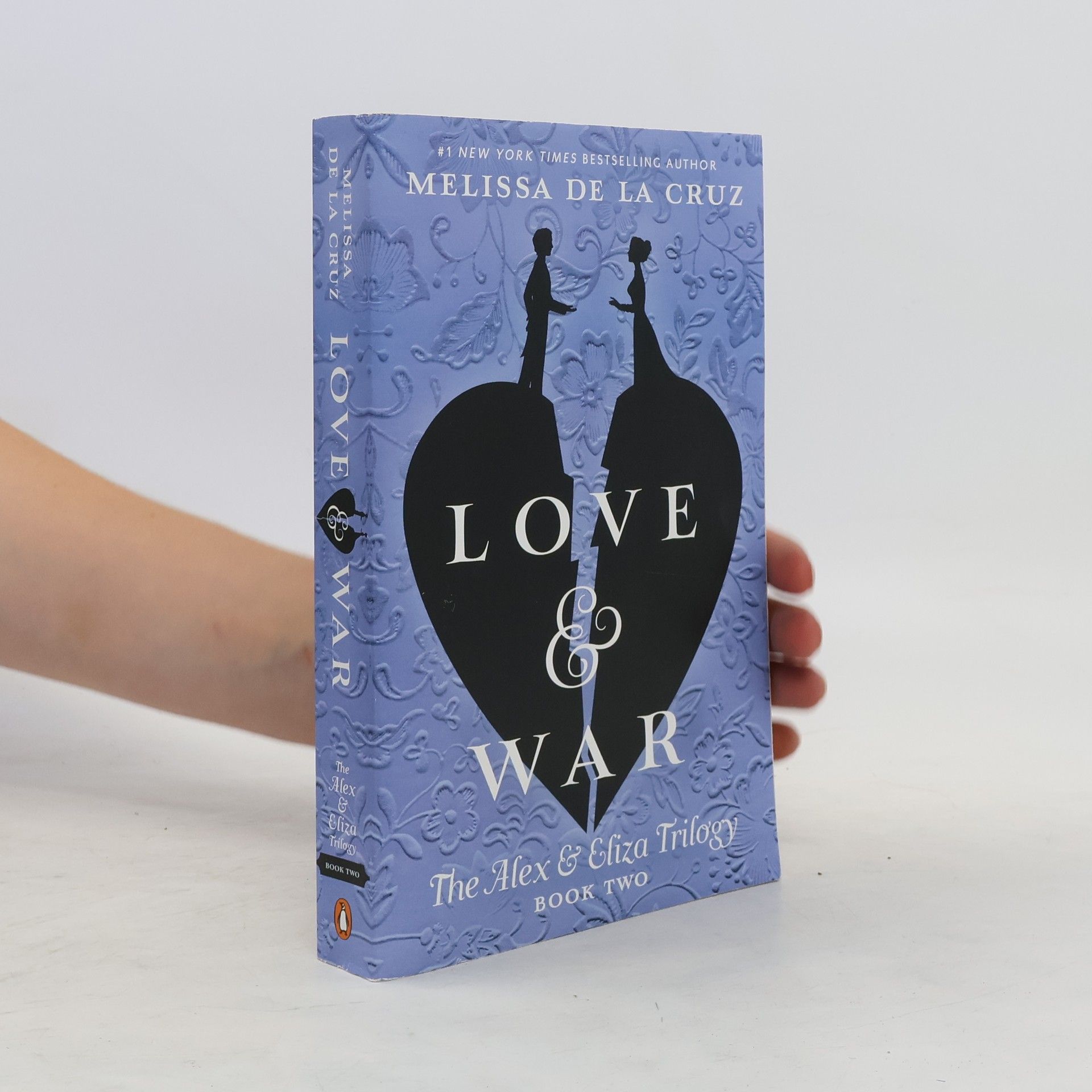 Melissa De la Cruz Love & War