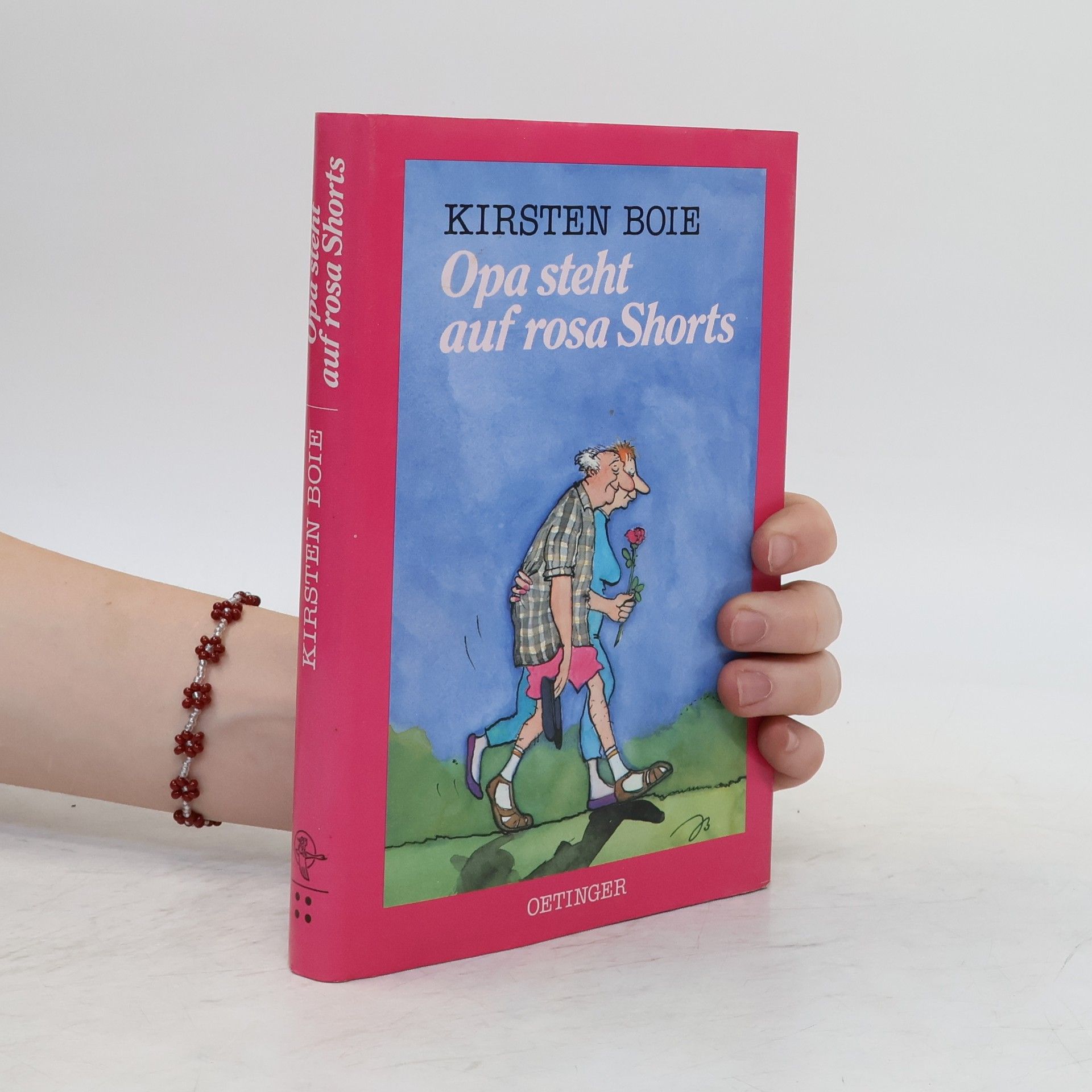 Kirsten Boie Opa steht auf rosa Shorts