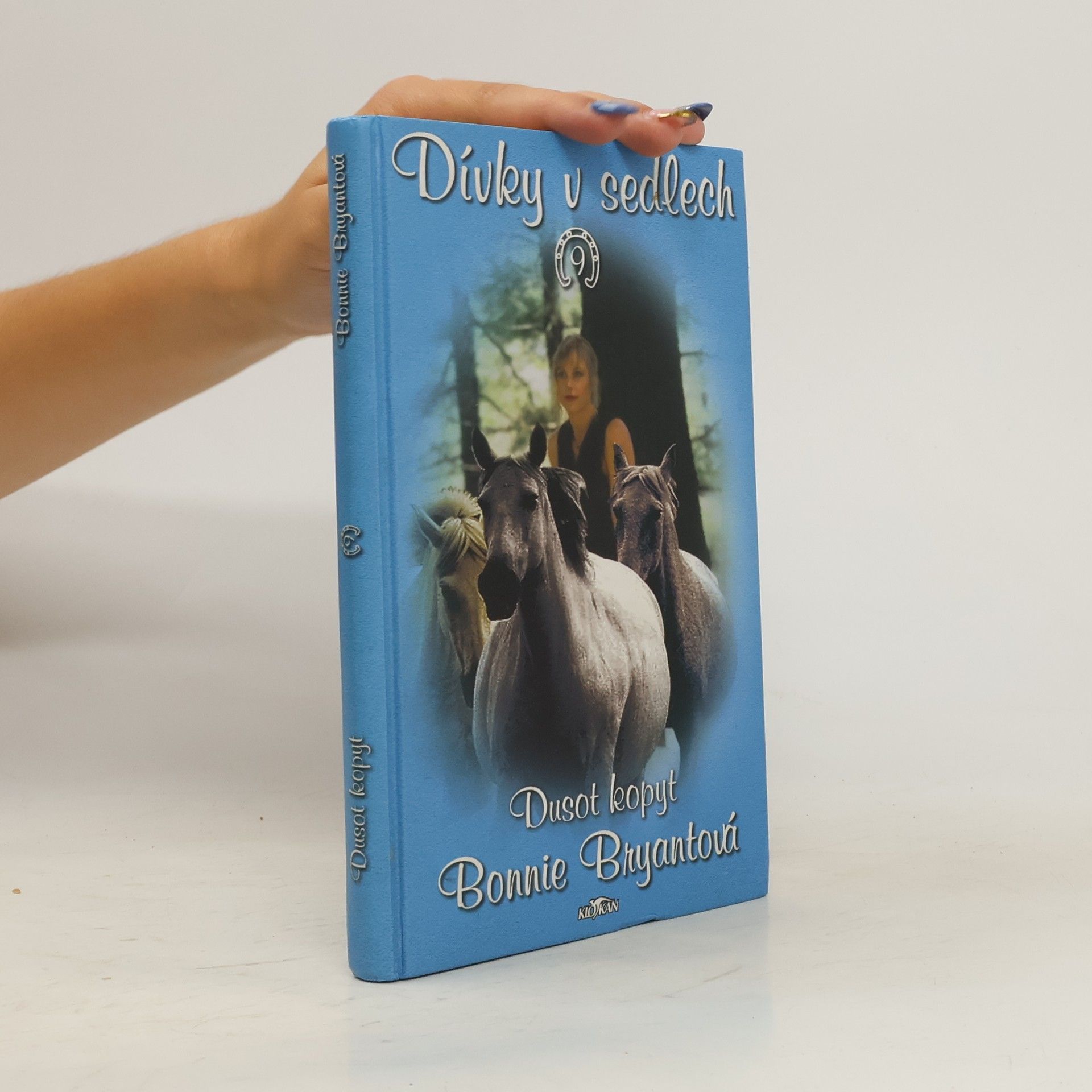 B. B. Hiller Dívky v sedlech. 9, Dusot kopyt