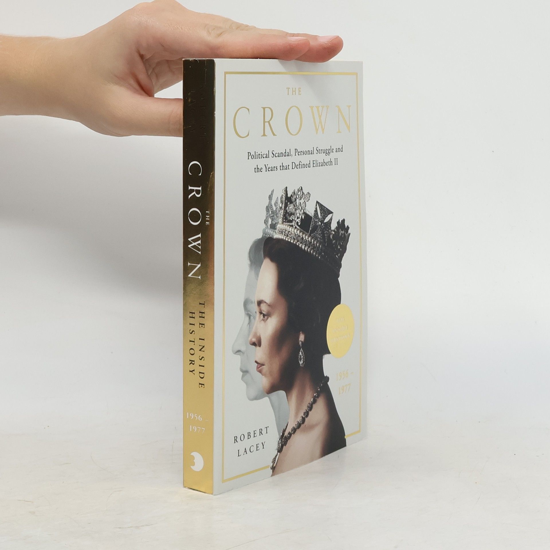 Robert Lacey The Crown : Political Scandal, Personal Struggle and the Years that Defined Elizabeth II.