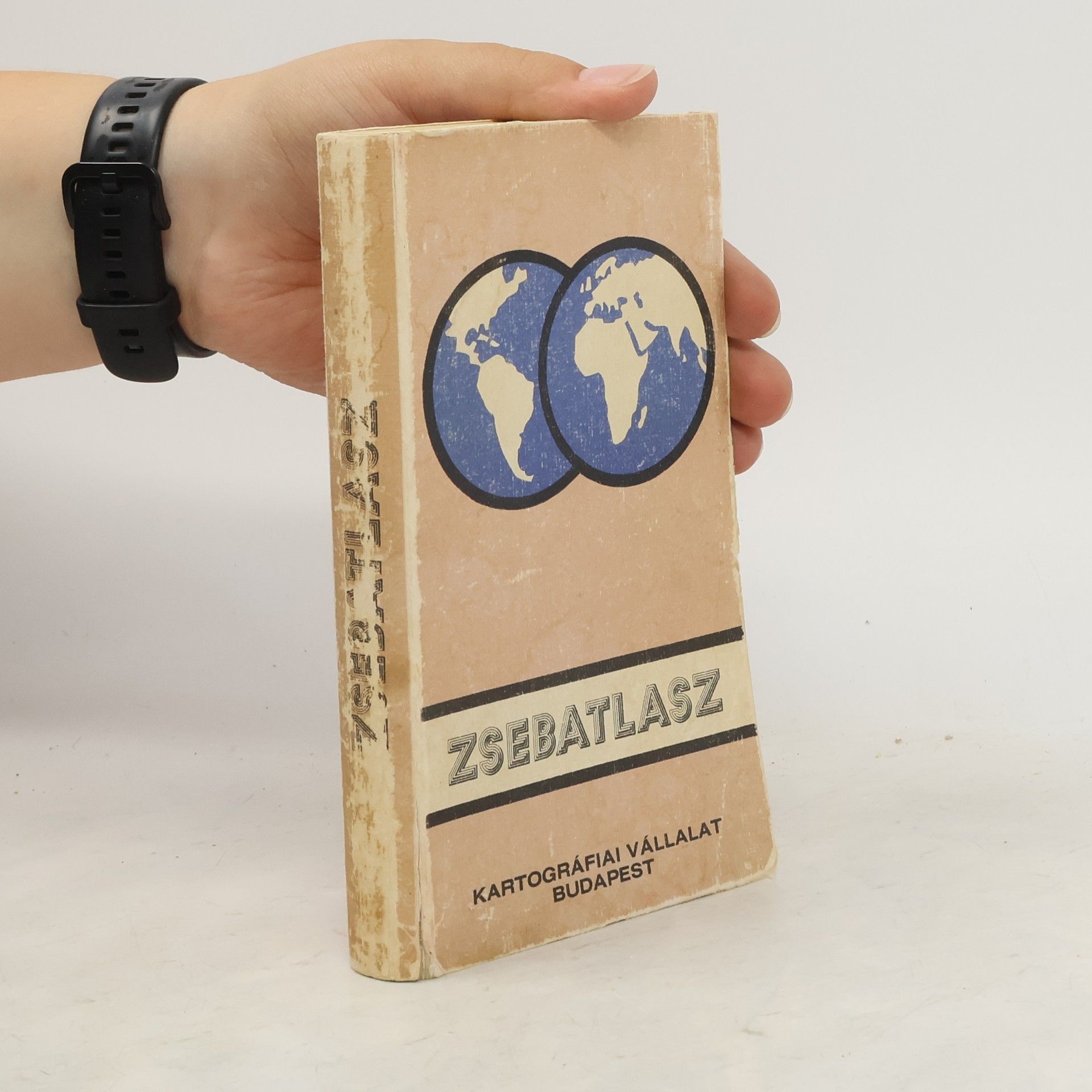 Kartografiai Vallalat. Szerkesztobizottsag Zsebatlasz