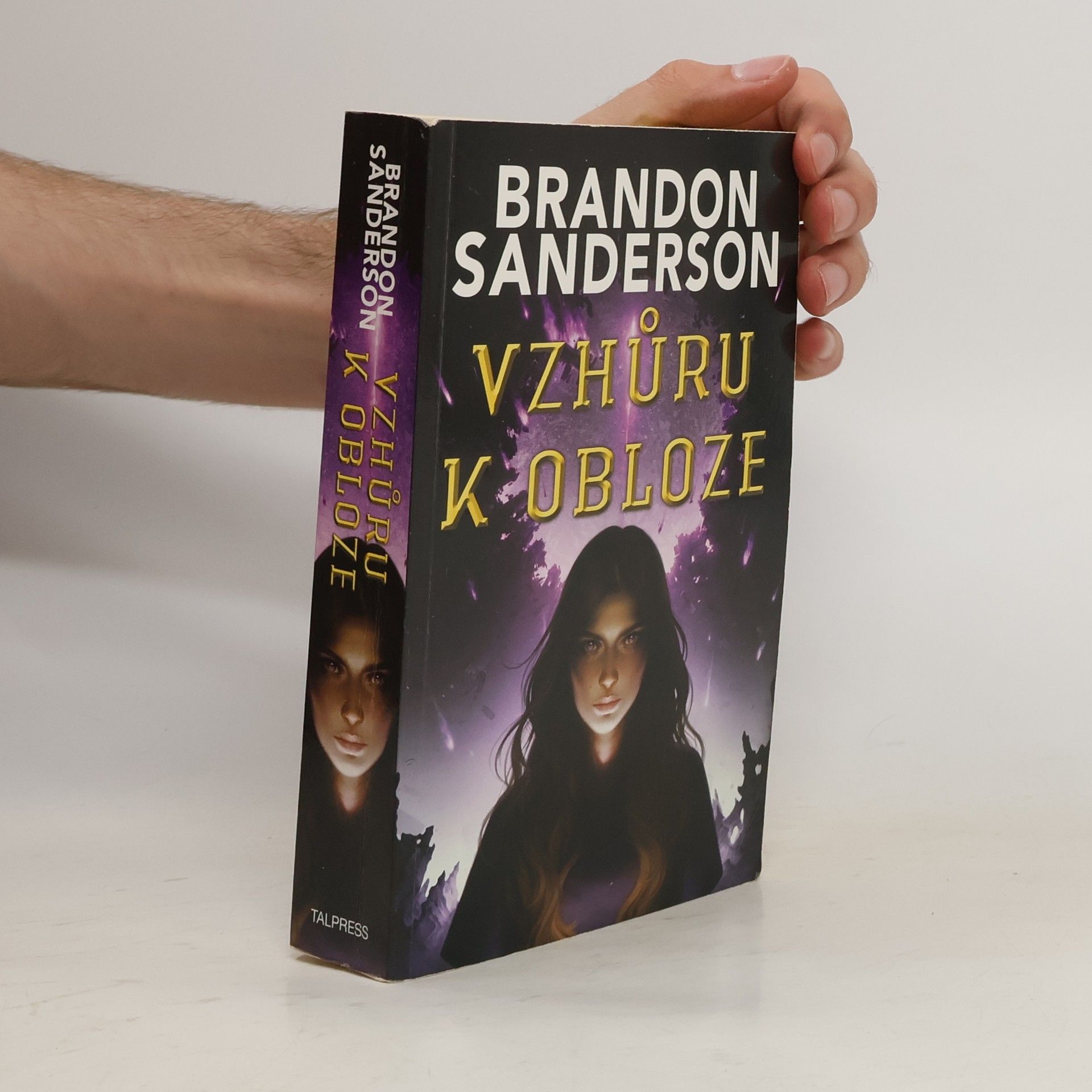 Brandon Sanderson Vzhůru k obloze