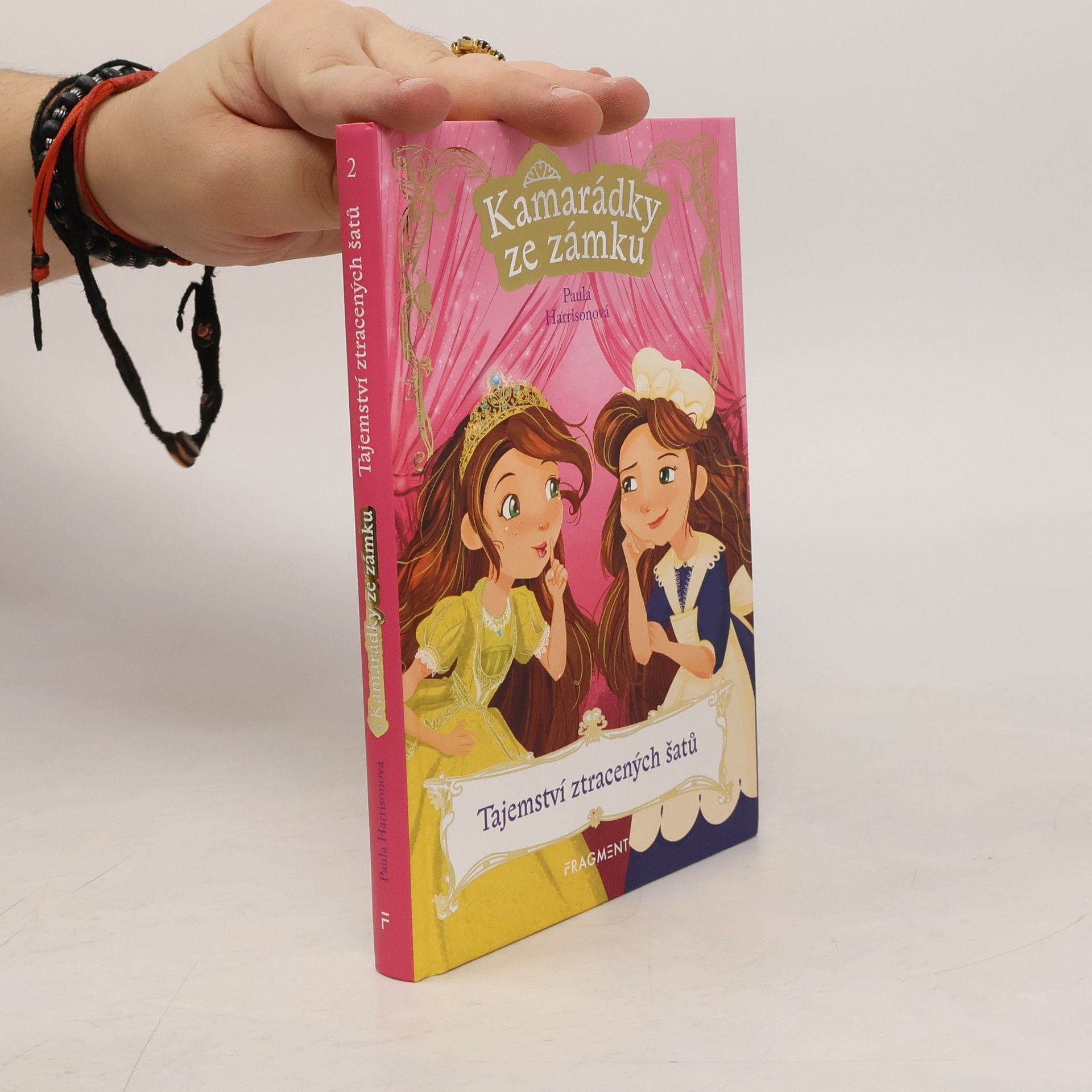 Kamarádky ze zámku. Tajemství ztracených šatů