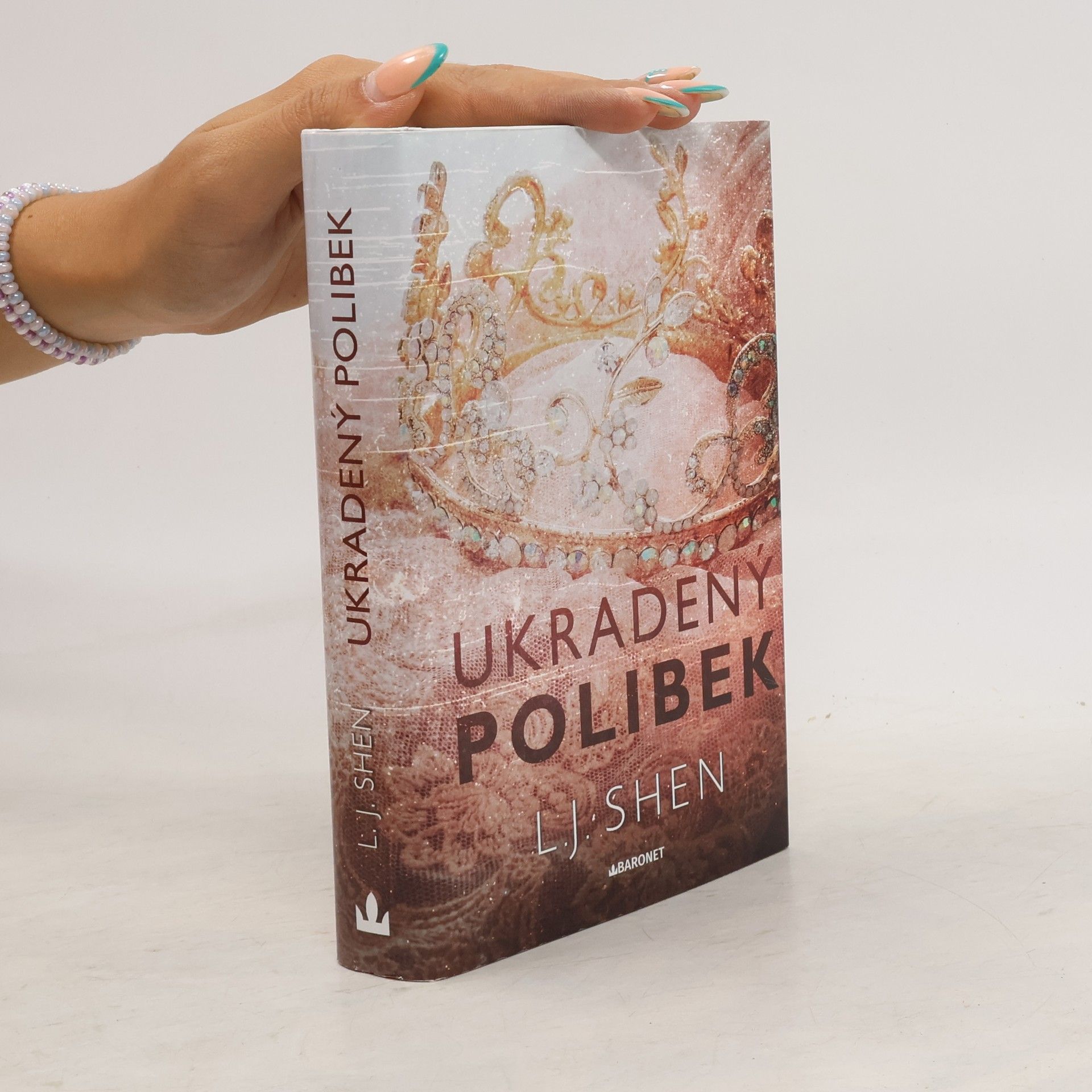 L. J. Shen Ukradený polibek