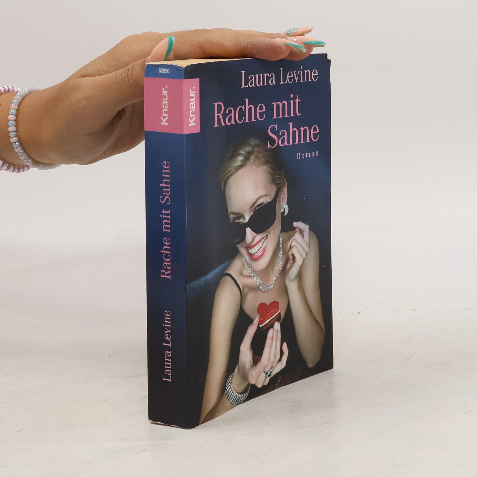 Laura Levine Rache mit Sahne