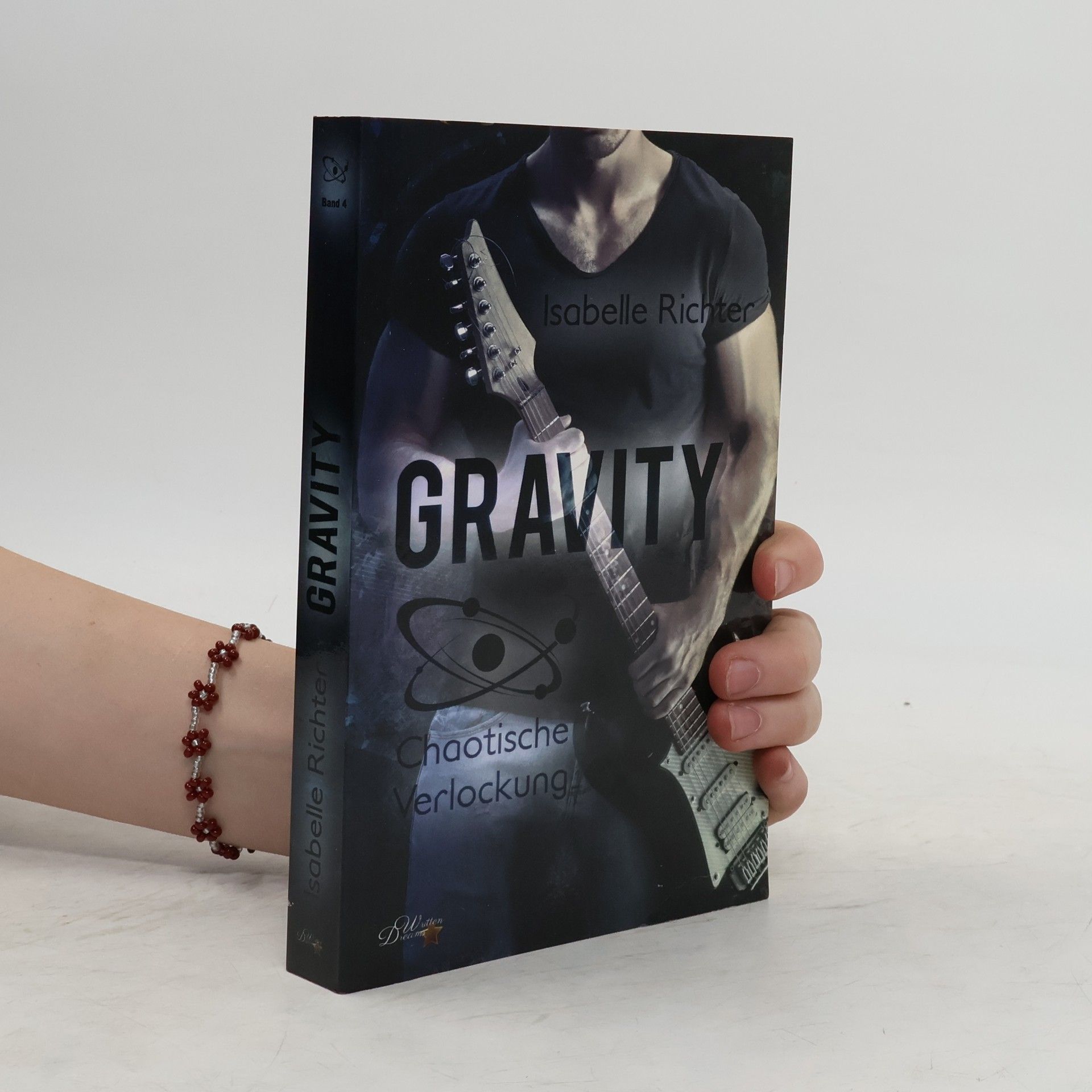 Isabelle Richter Gravity: Chaotische Verlockung