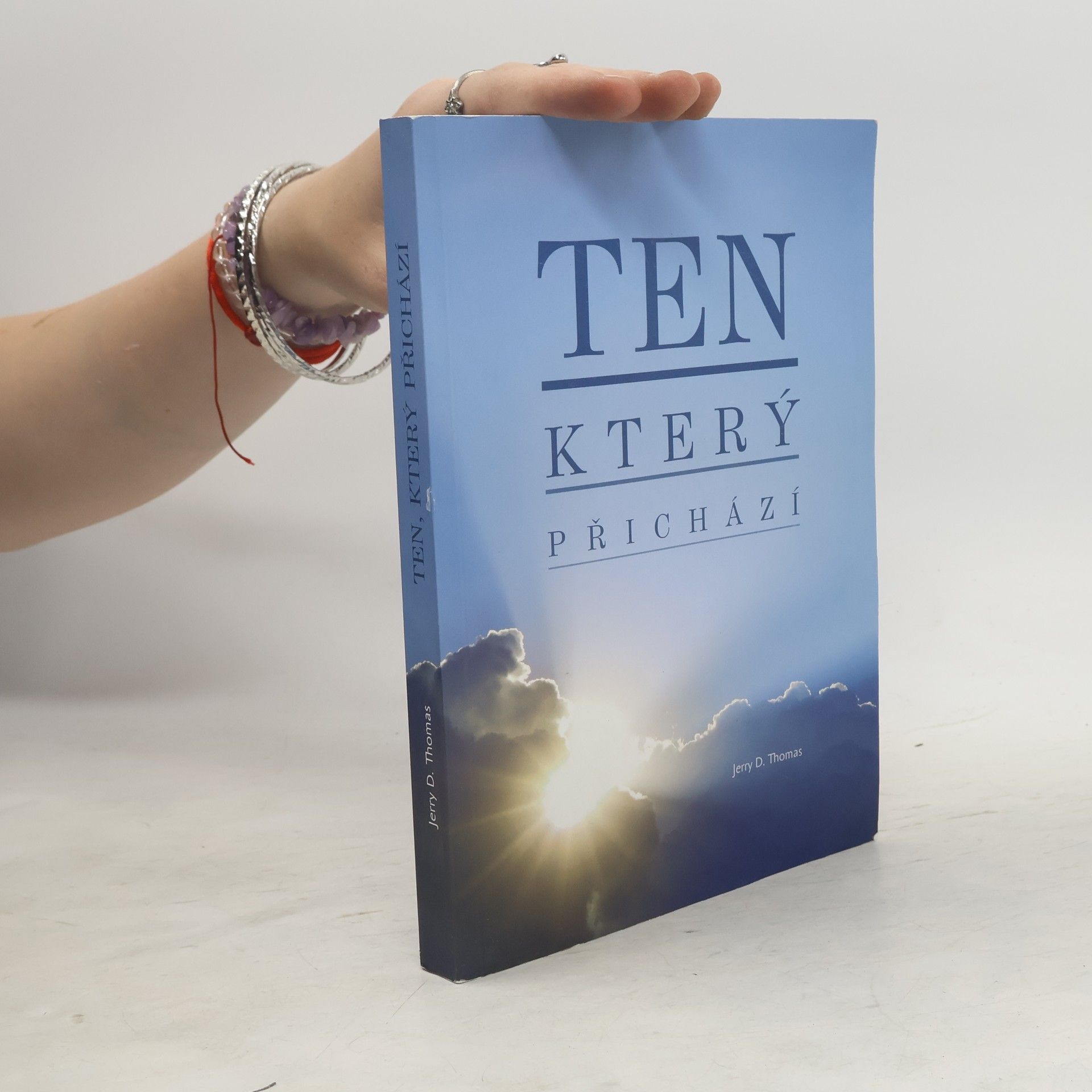 Jerry D. Thomas Ten, který přichází