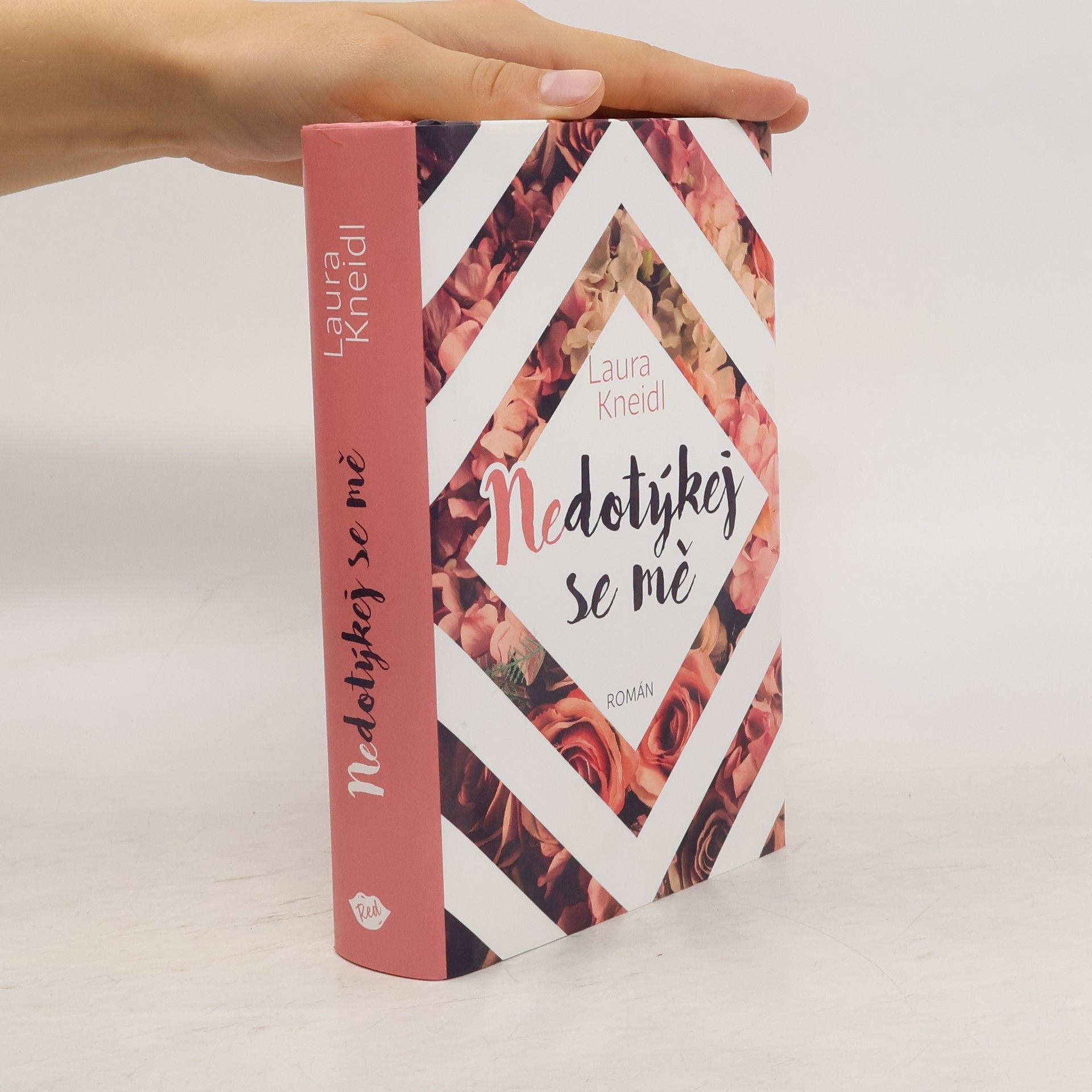 Laura Kneidl Nedotýkej se mě