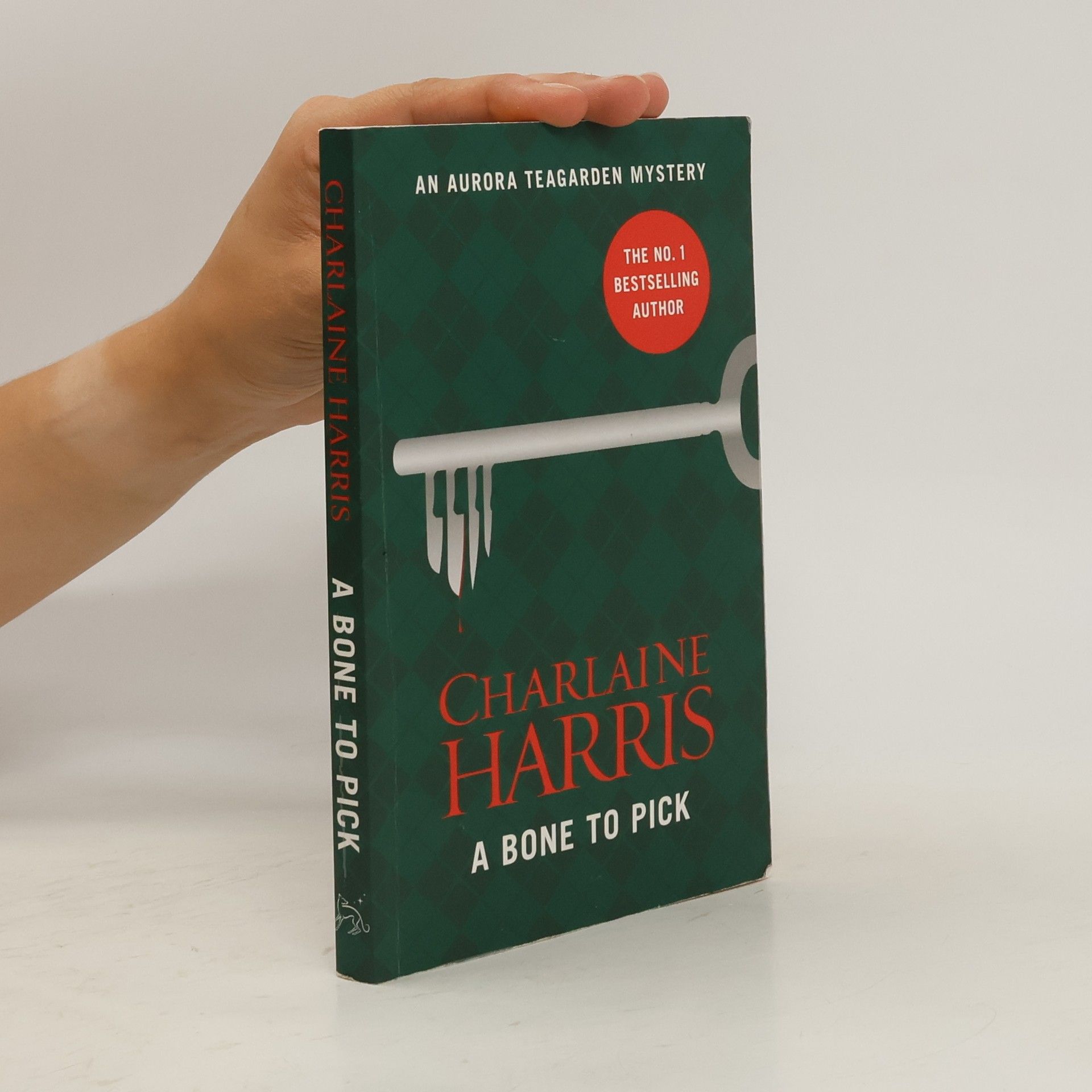 Charlaine Harris Aurora Teagarden Mystery - 2: A Bone to Pick