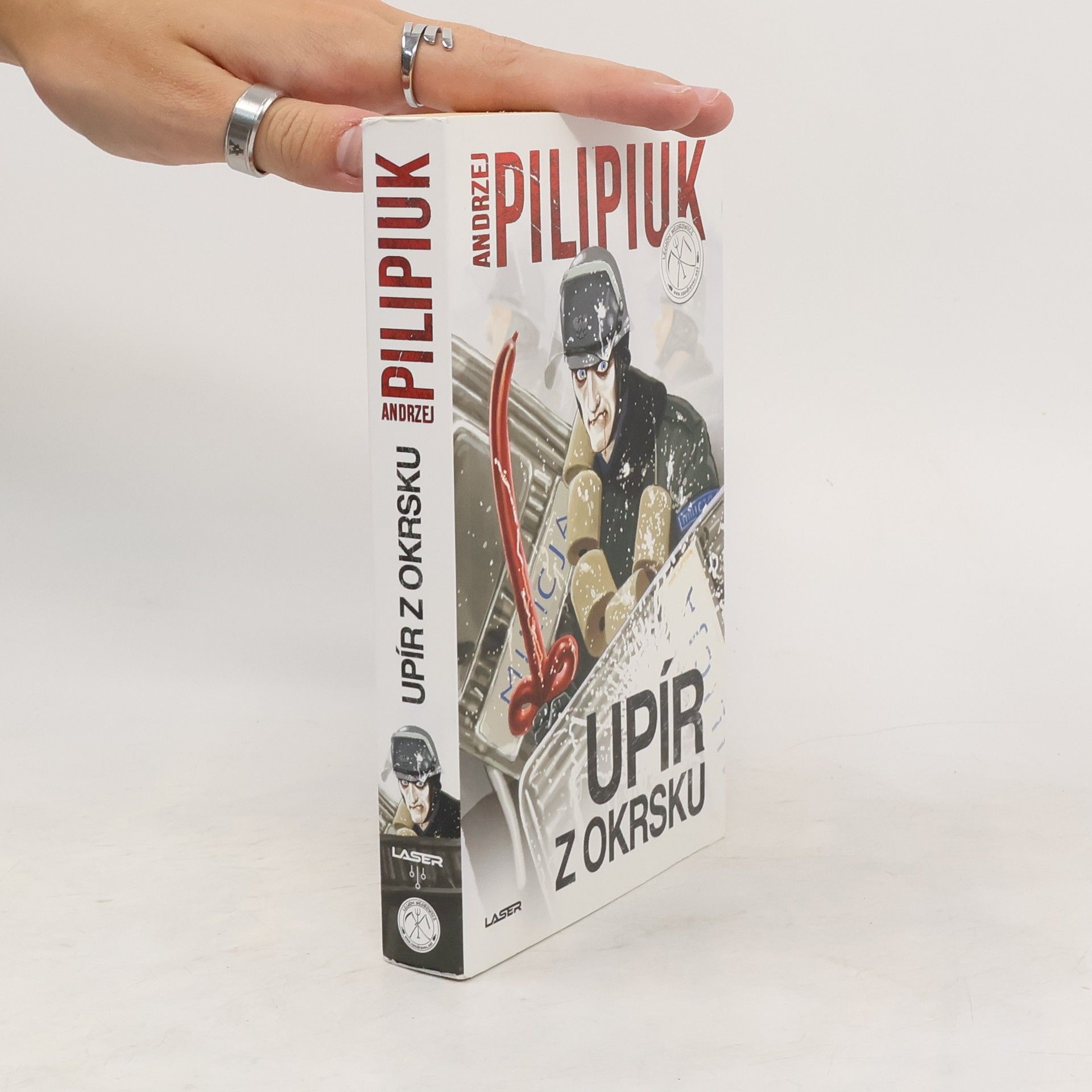 Andrzej Pilipiuk Upír z okrsku