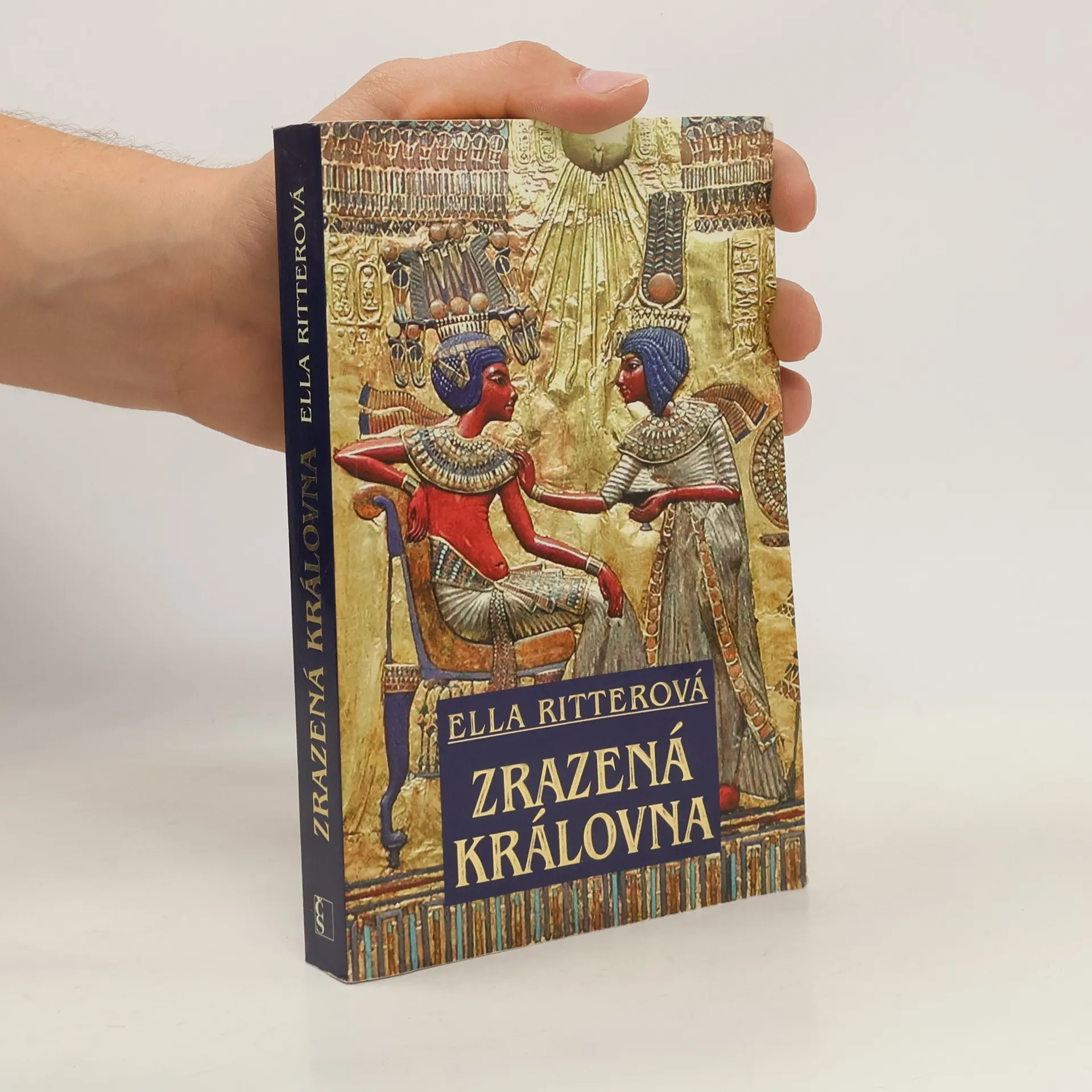 Zrazená královna | Ella Ritterová | česky | Kniha