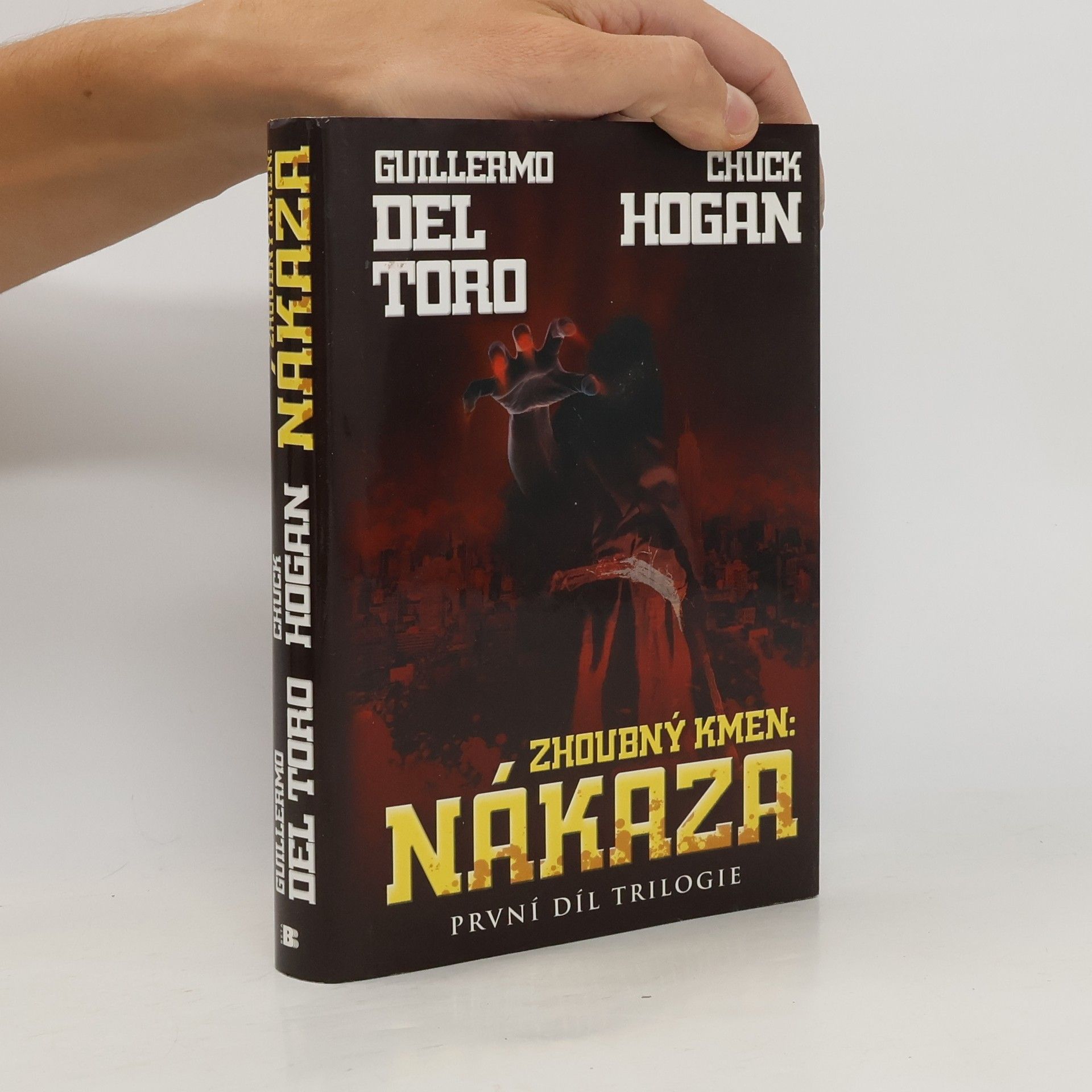 Guillermo del Toro Zhoubný kmen. Nákaza. První díl trilogie