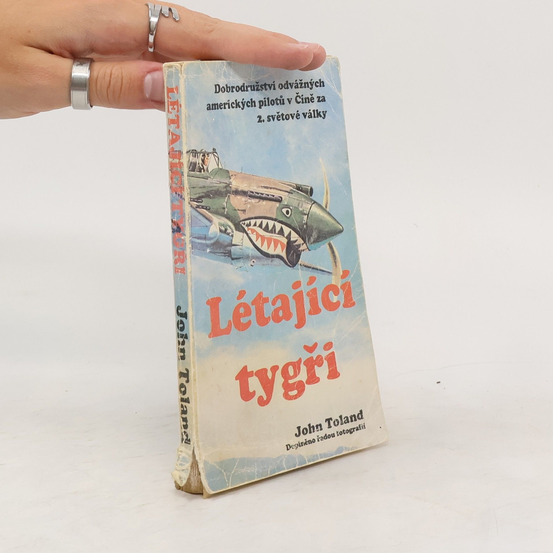 Toland John Létající tygři