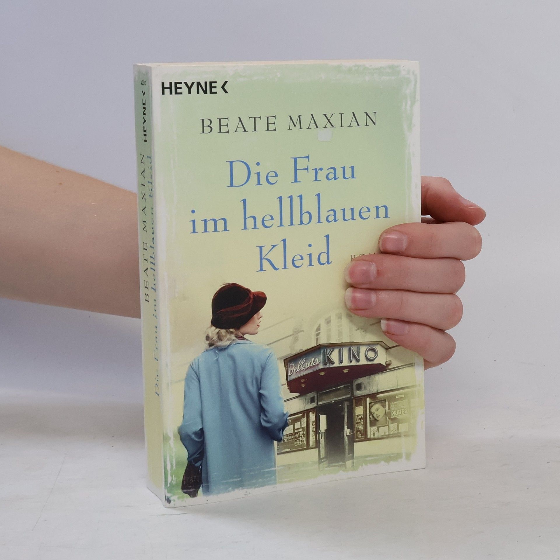 Beate Maxian Die Frau im hellblauen Kleid