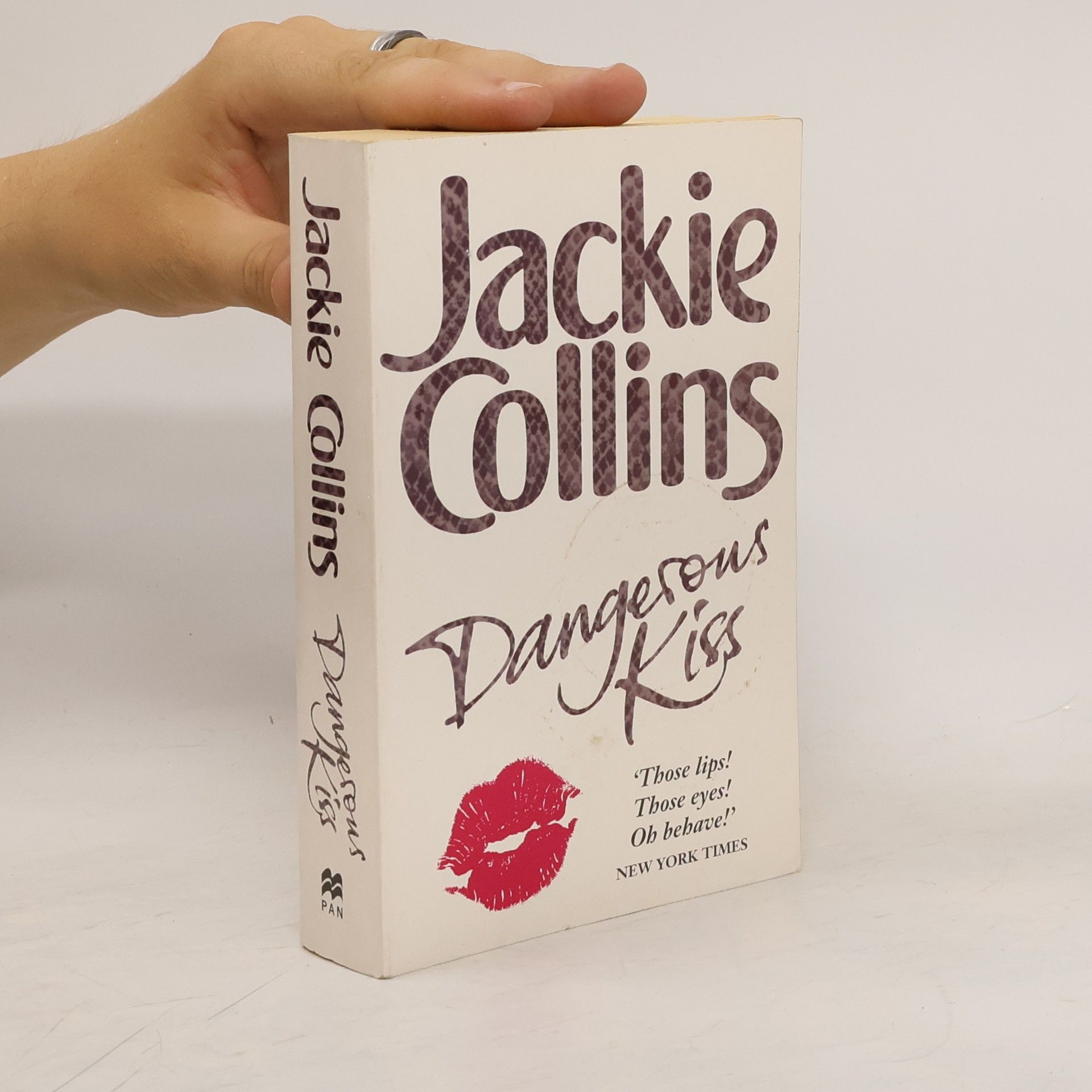 Jackie Collins Dangerous Kiss