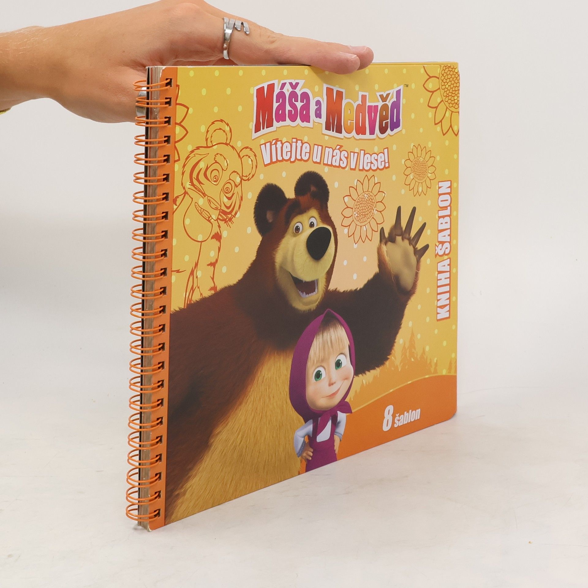 Kolektív autorov Máša a Medvěd. Vítejte u nás v lese! Kniha šablon