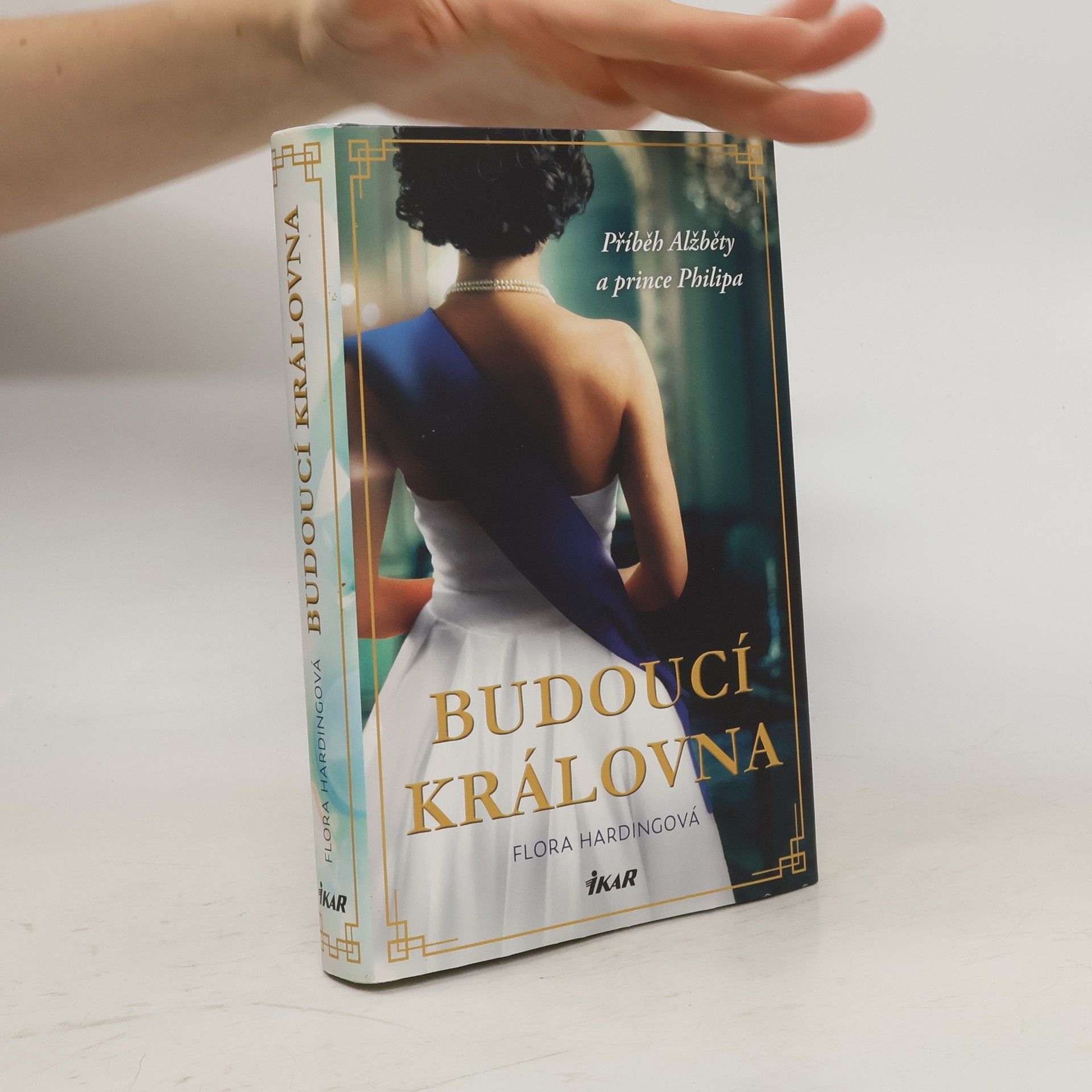 Flora Harding Budoucí královna
