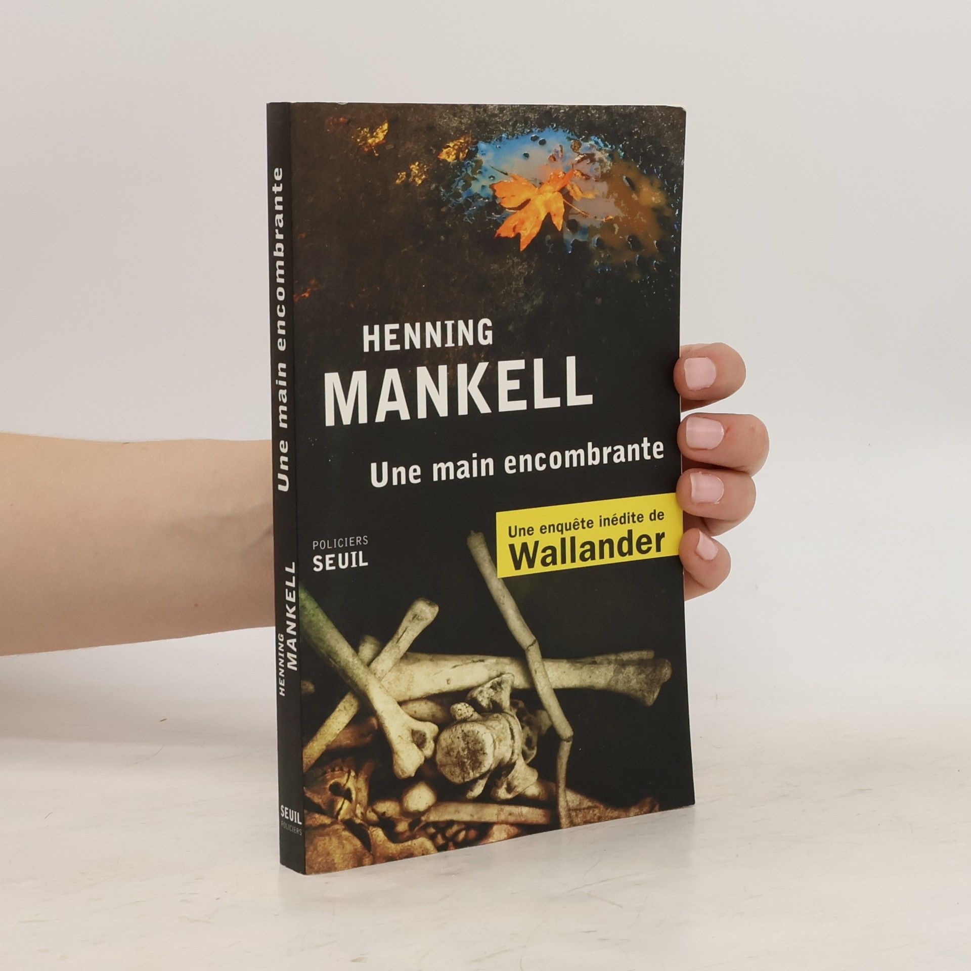 Henning Mankell Une main encombrante. Mord im Herbst, französische Ausgabe