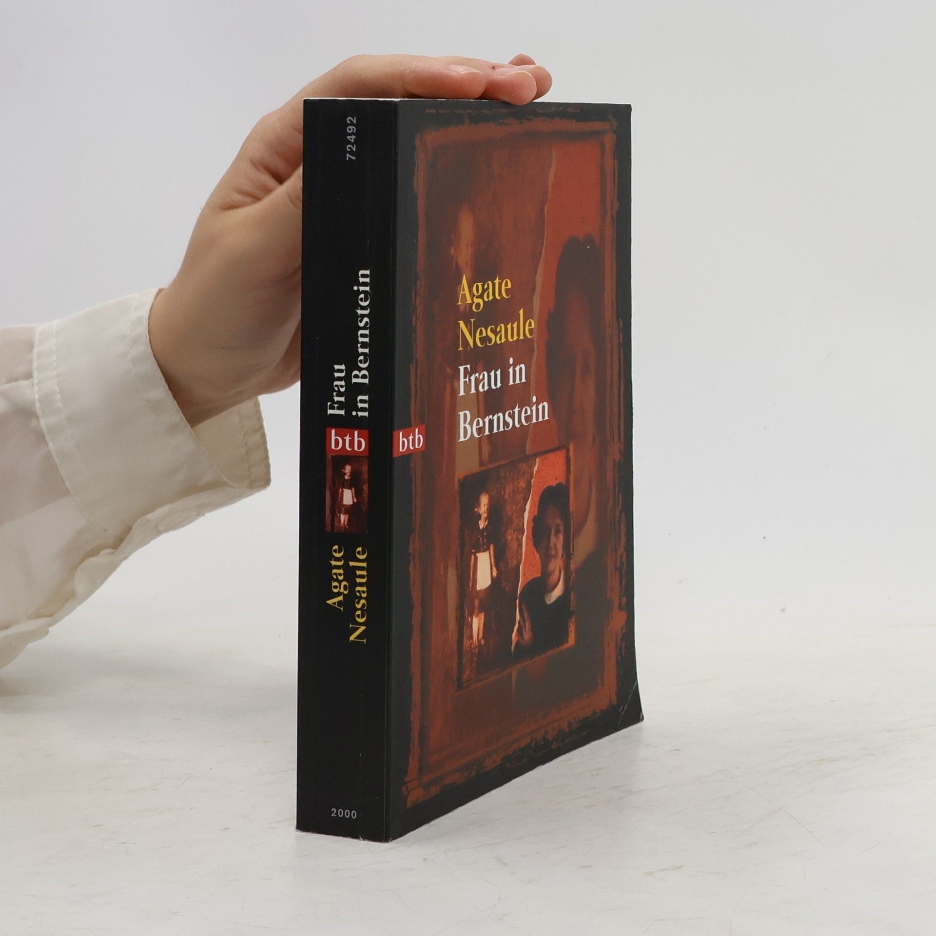 Agate Nesaule Frau in Bernstein