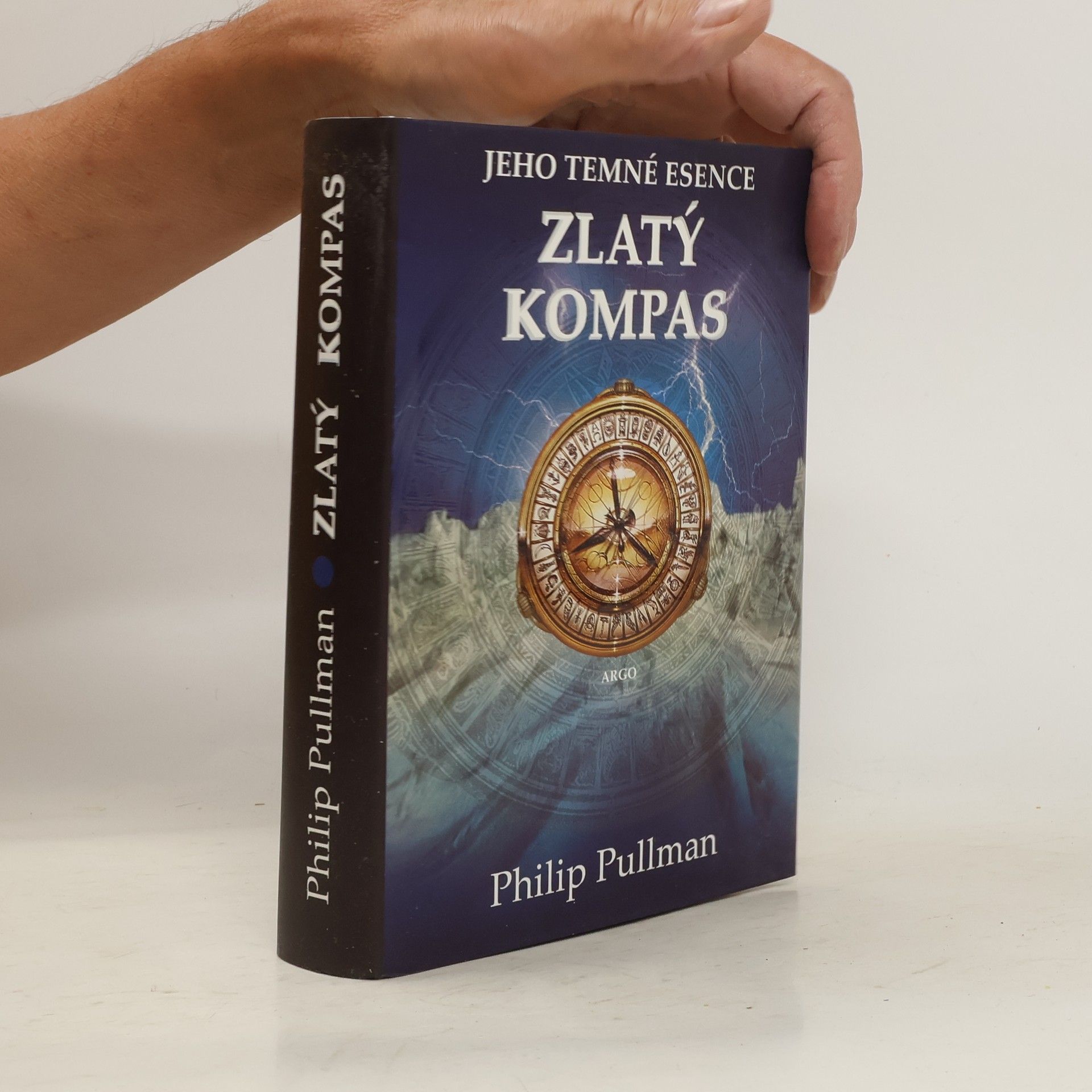 Philip Pullman Jeho temné esence. Svazek I, Zlatý kompas