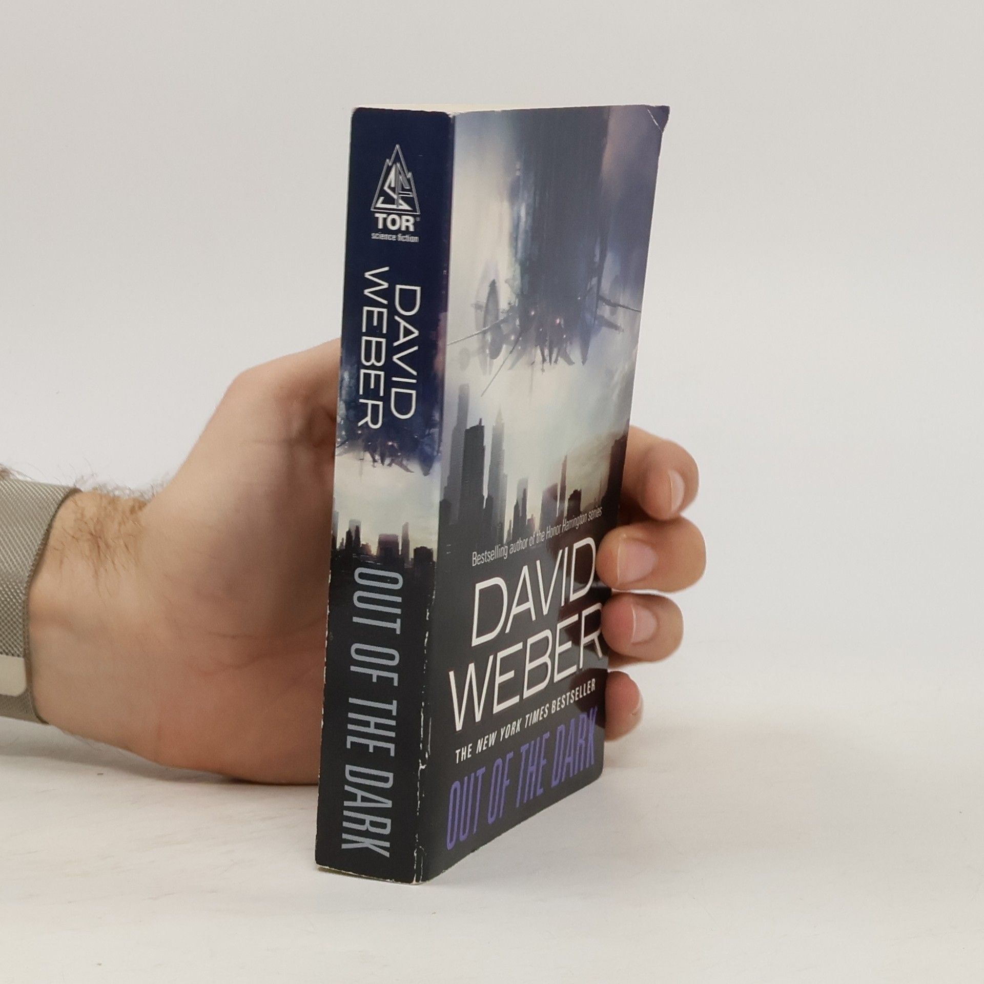 David Weber Out of the Dark