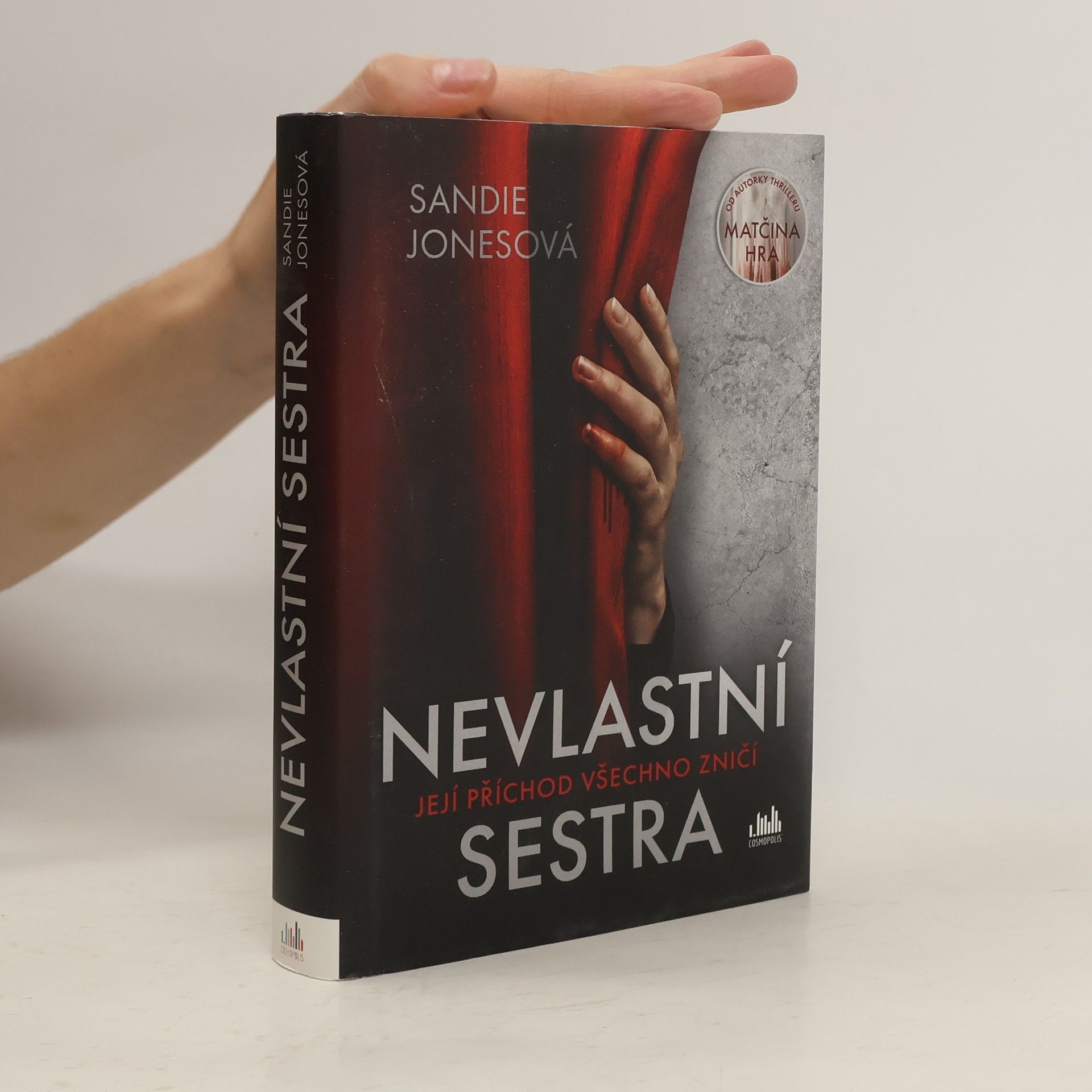 Sandie Jones Nevlastní sestra