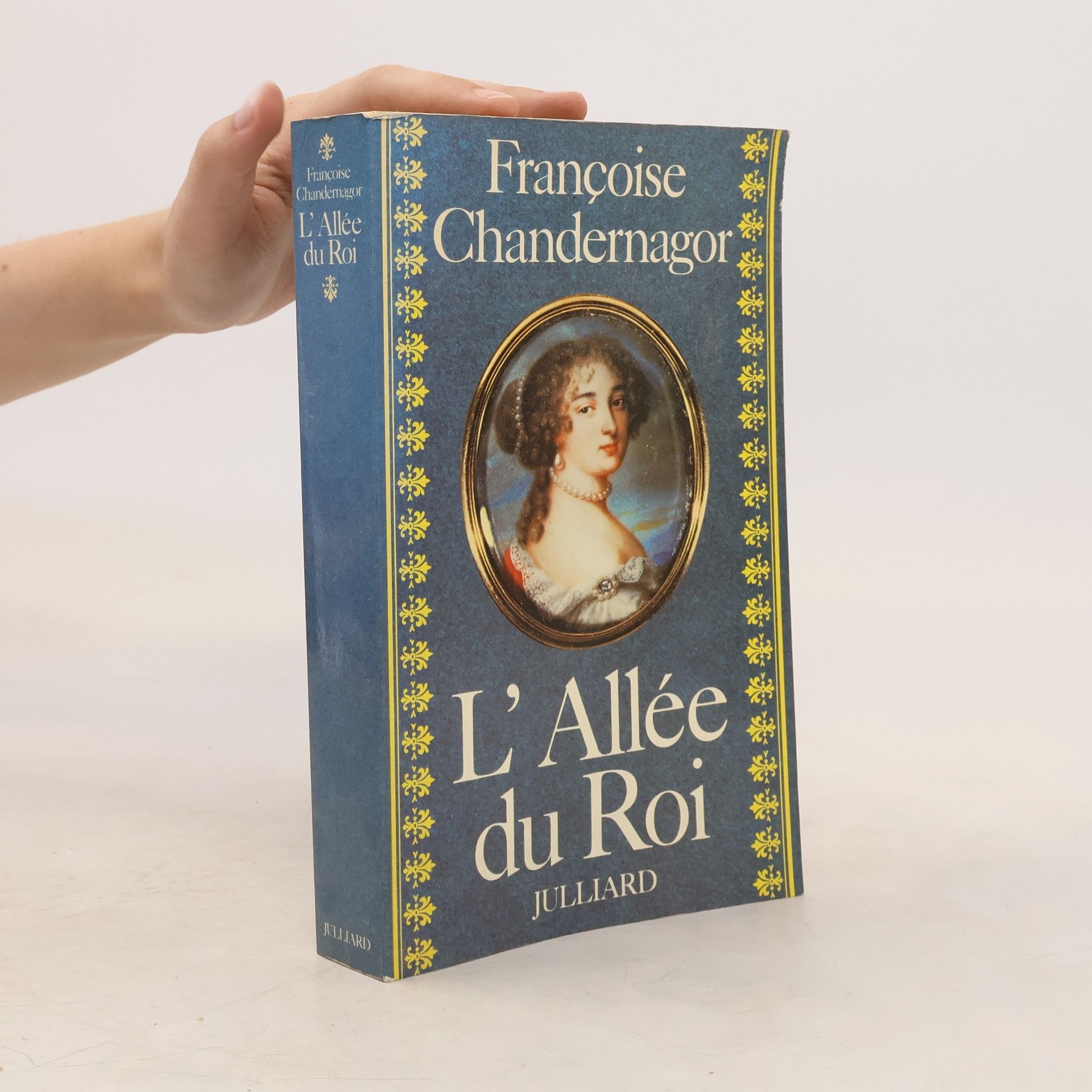 Françoise Chandernagor L' Allée du Roi. Souvenirs de Francoise d'Aubigné