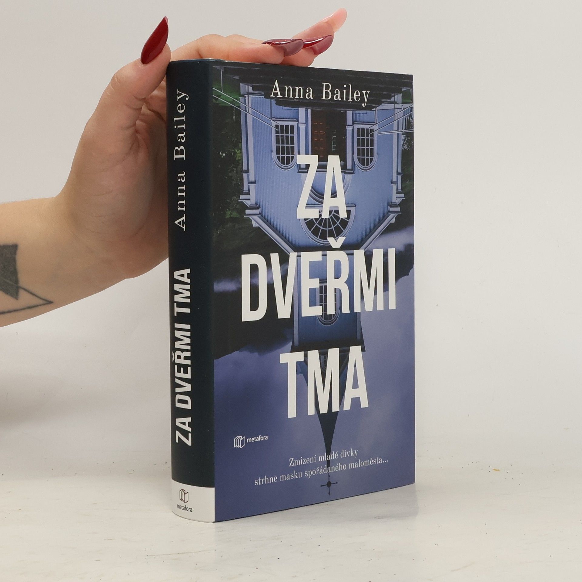 Anna Bailey Za dveřmi tma