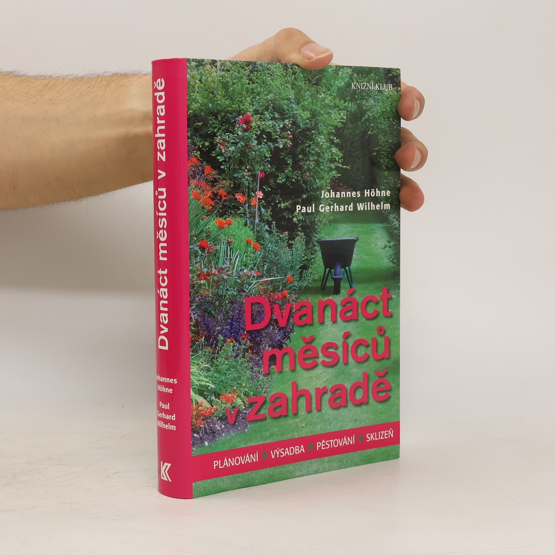 Johannes Höhne Dvanáct měsíců v zahradě : plánování, výsadba, pěstování, sklizeň