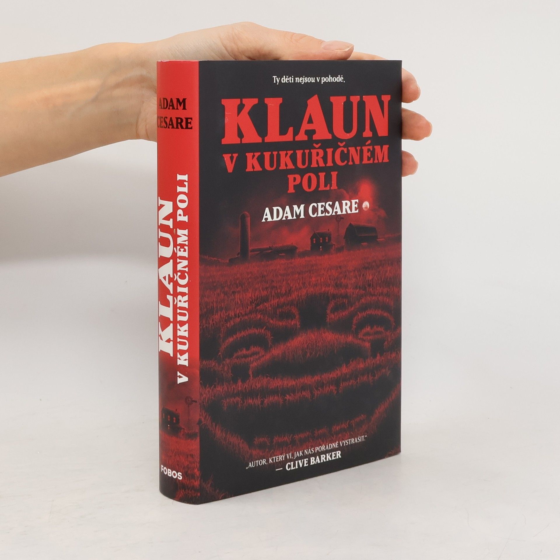 Adam Cesare Klaun v kukuřičném poli