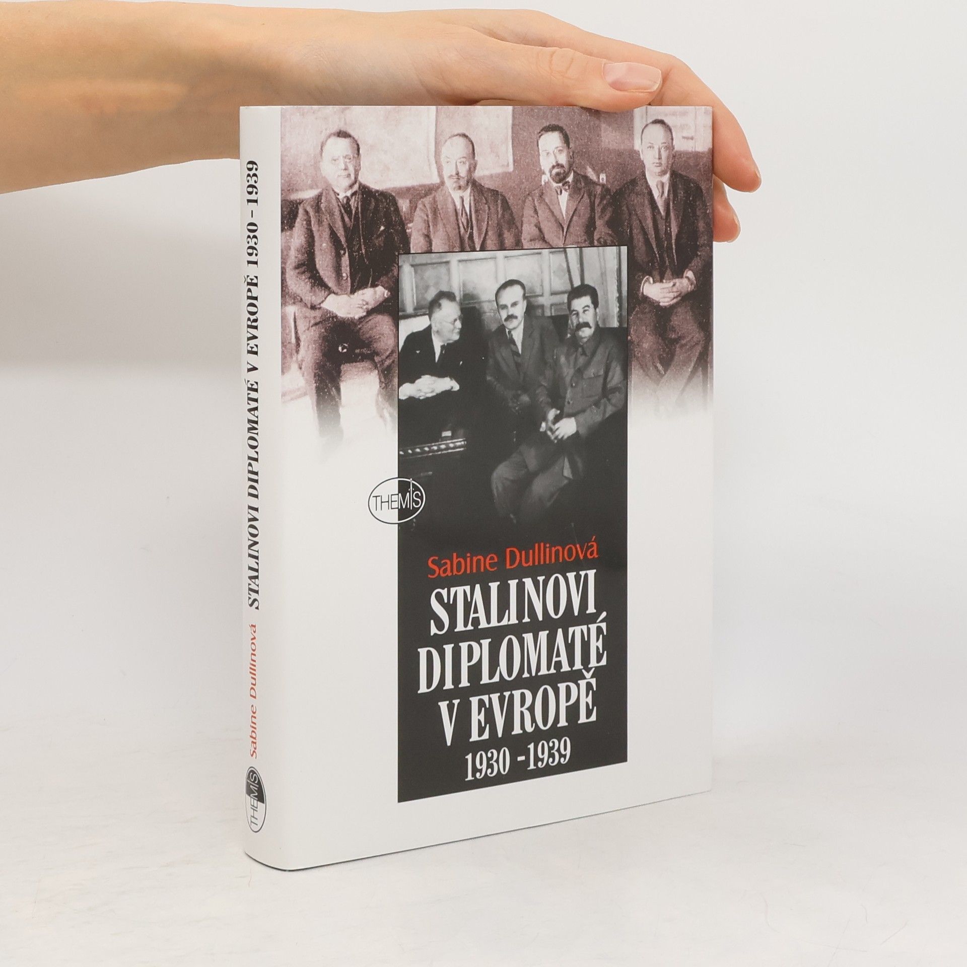 Sabine Dullin Stalinovi diplomaté v Evropě 1930-1939