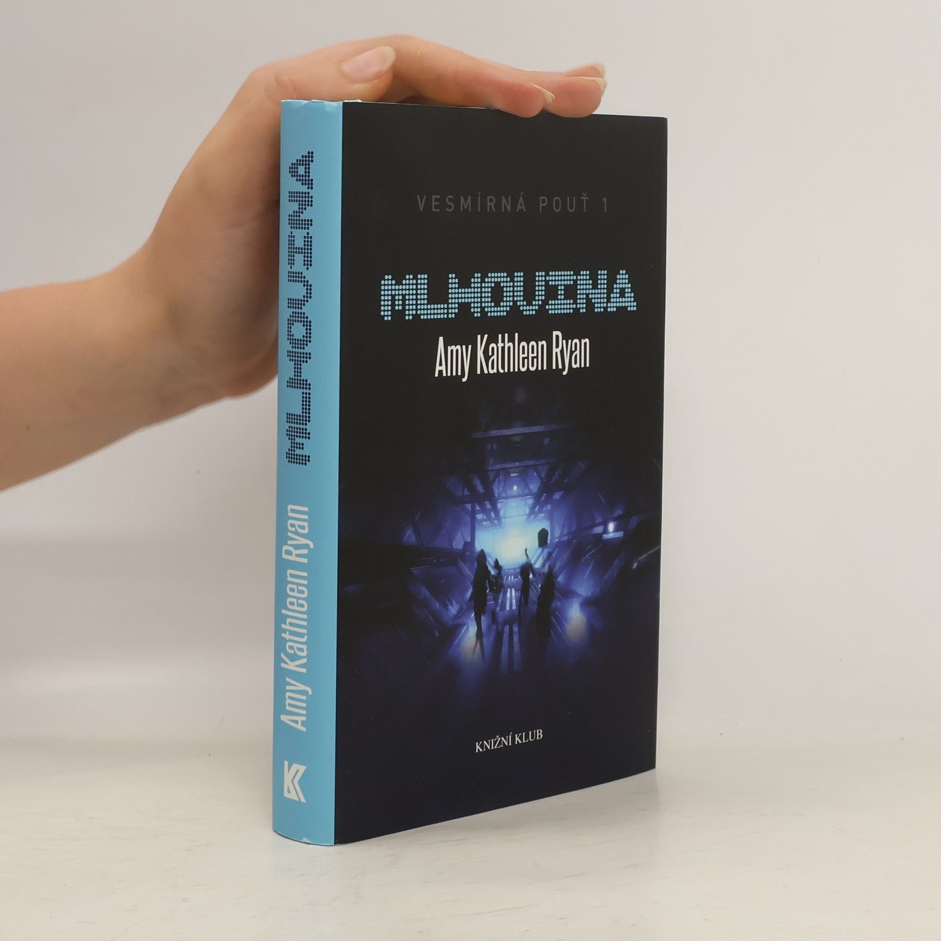 Amy Kathleen Ryan Mlhovina. Vesmírná pouť. 1. díl