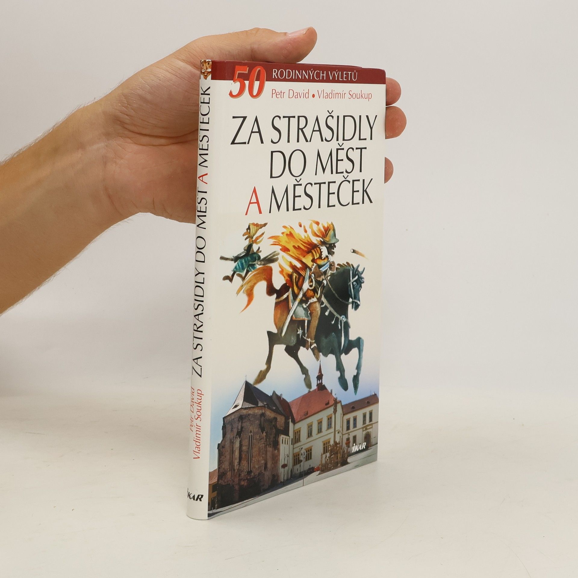 Petr David Za strašidly do měst a městeček