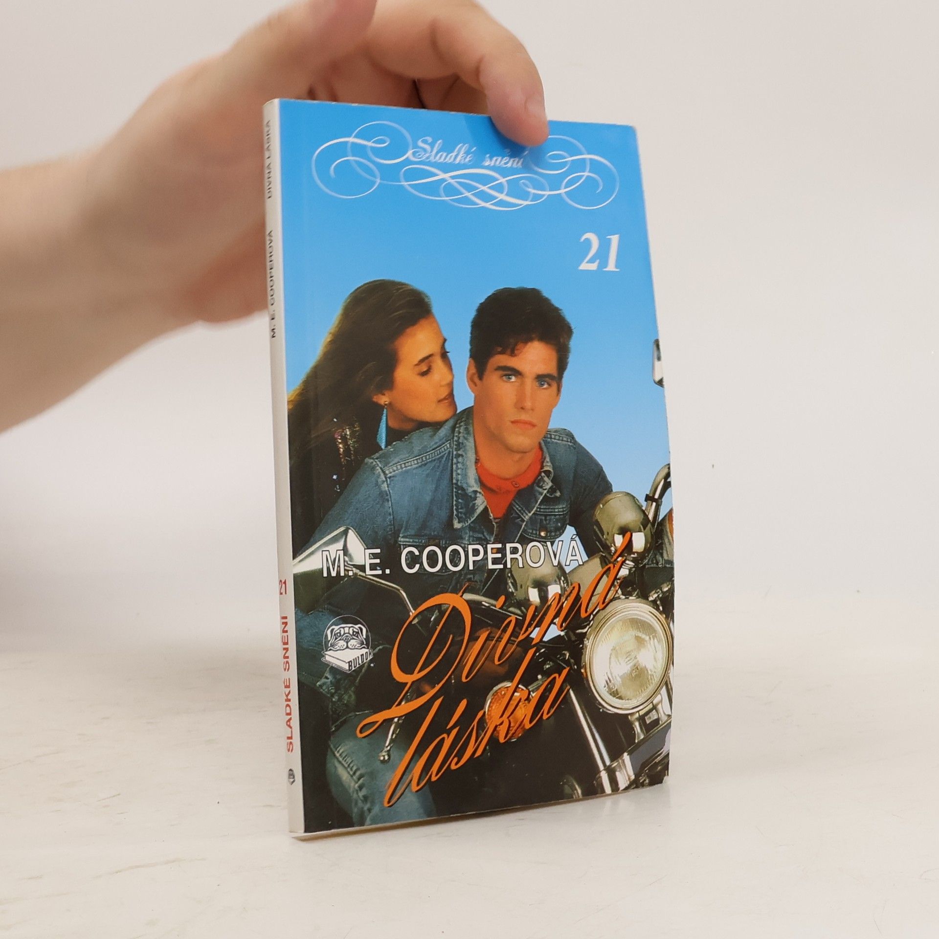 M. E. Cooper Divná láska