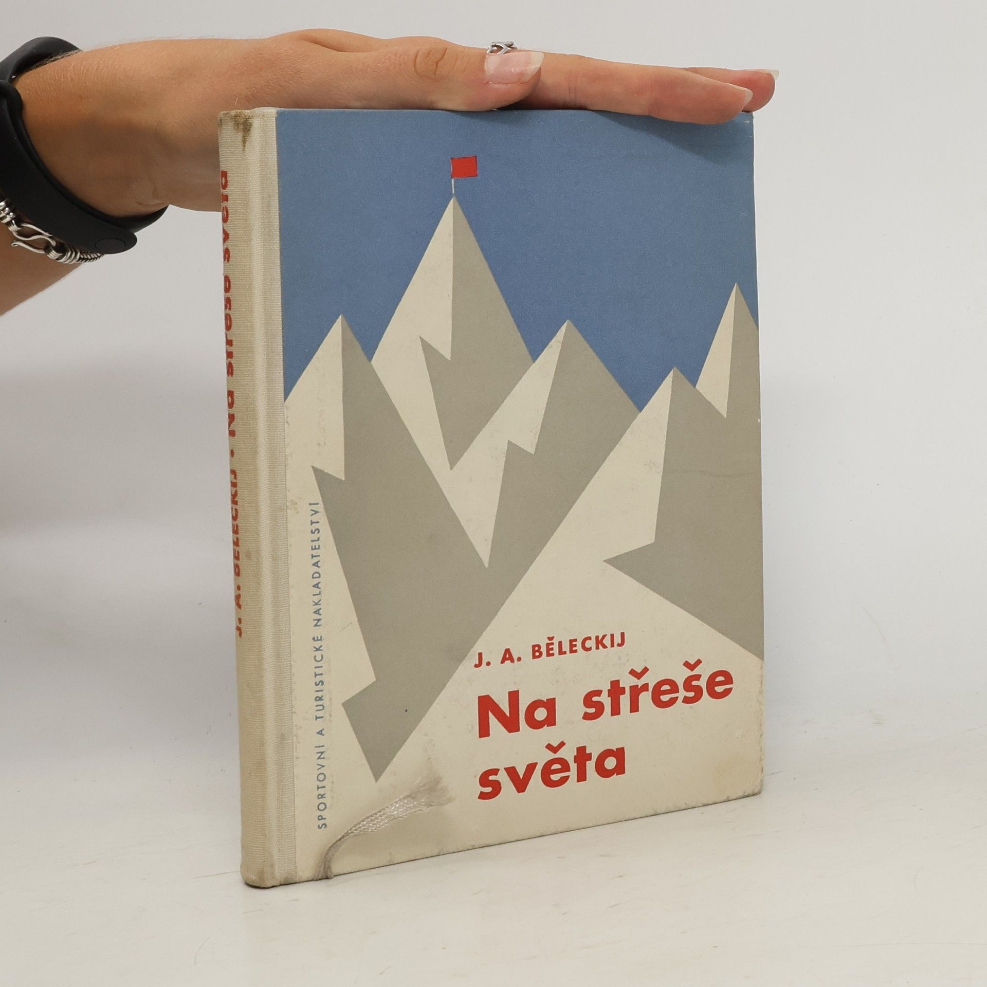 Jevgenij Adrianovič Běleckij Na střeše světa