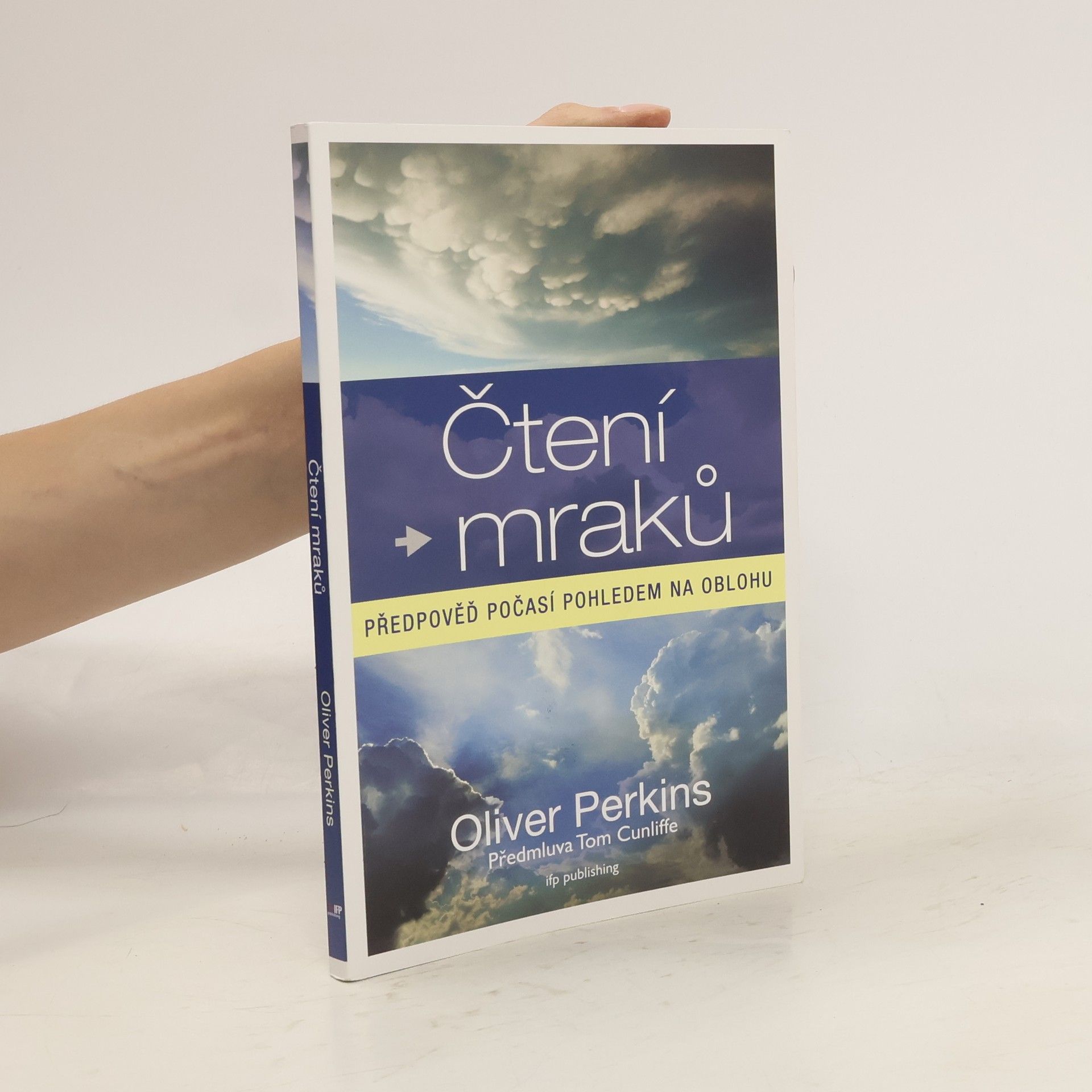 Oliver Perkins Čtení mraků : předpověď počasí pohledem na oblohu
