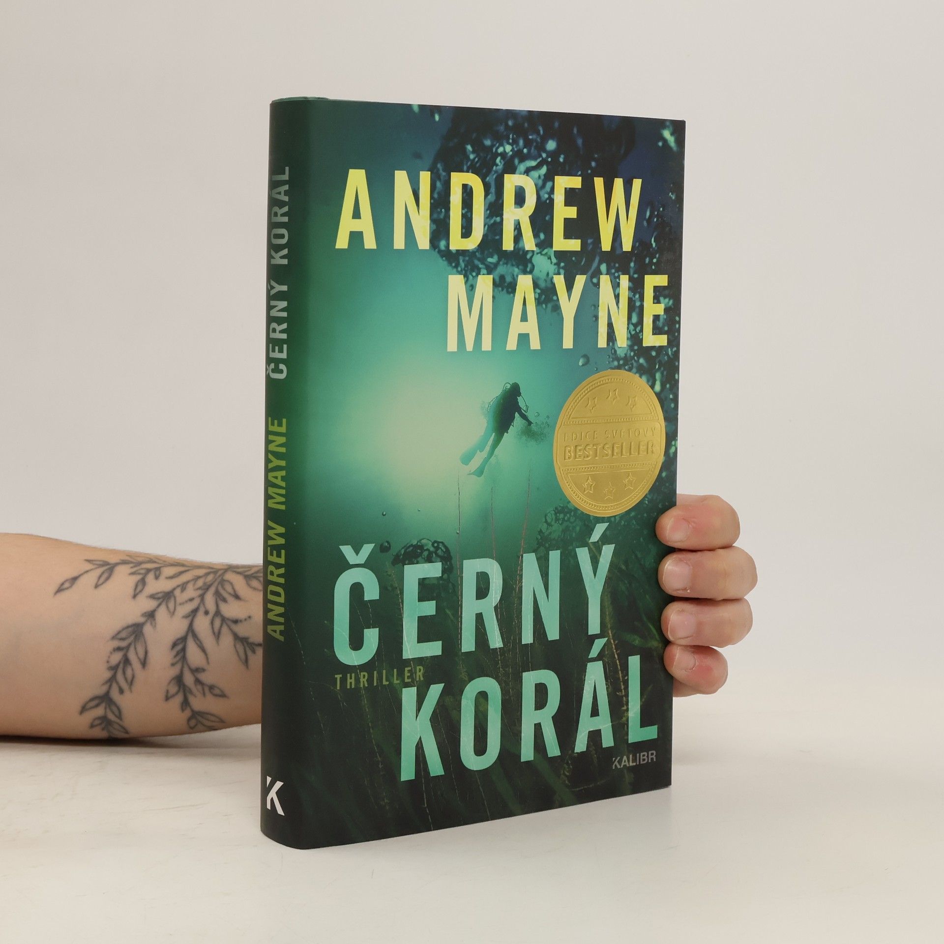 Andrew Mayne Černý korál