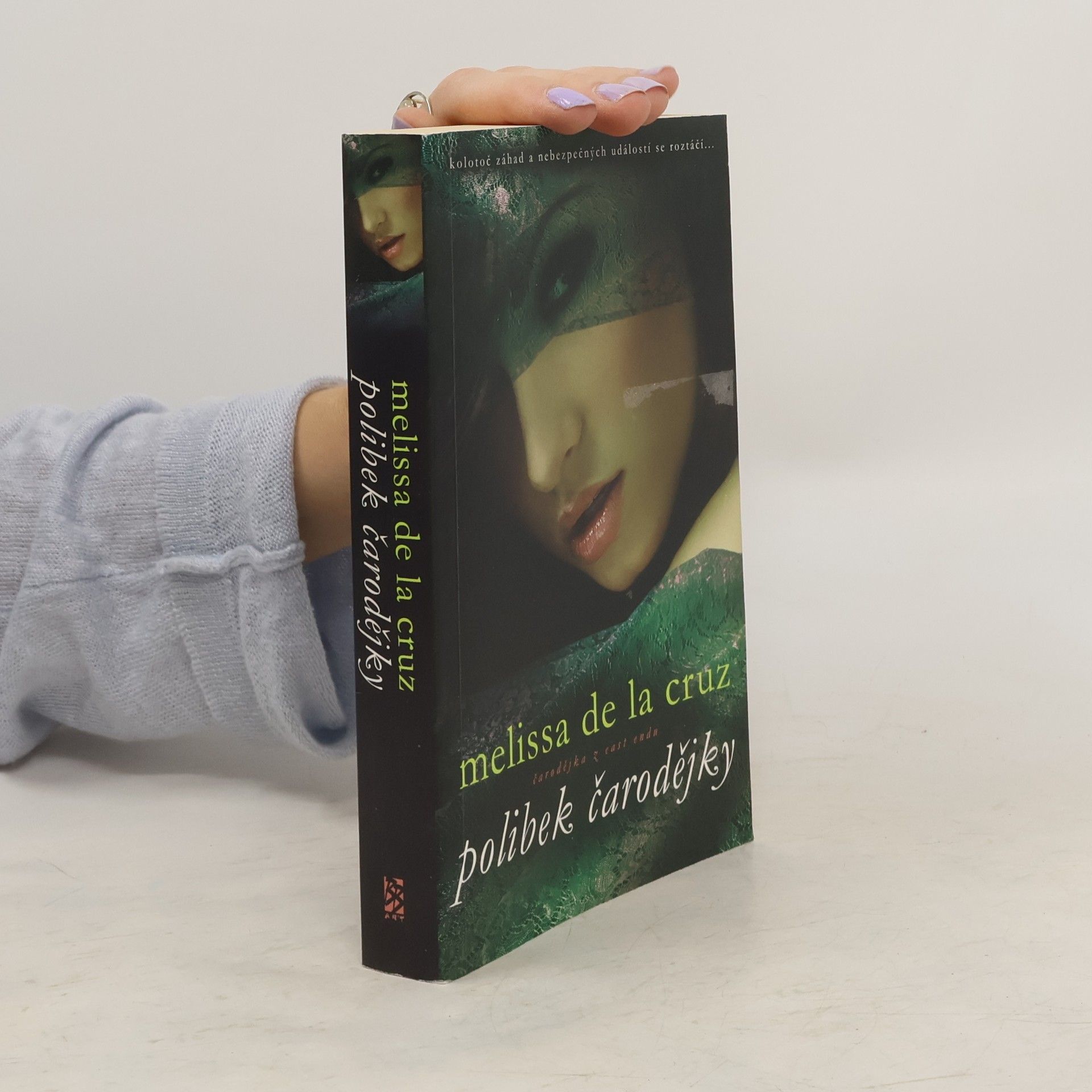 Polibek čarodějky : čarodějky z East Endu 2