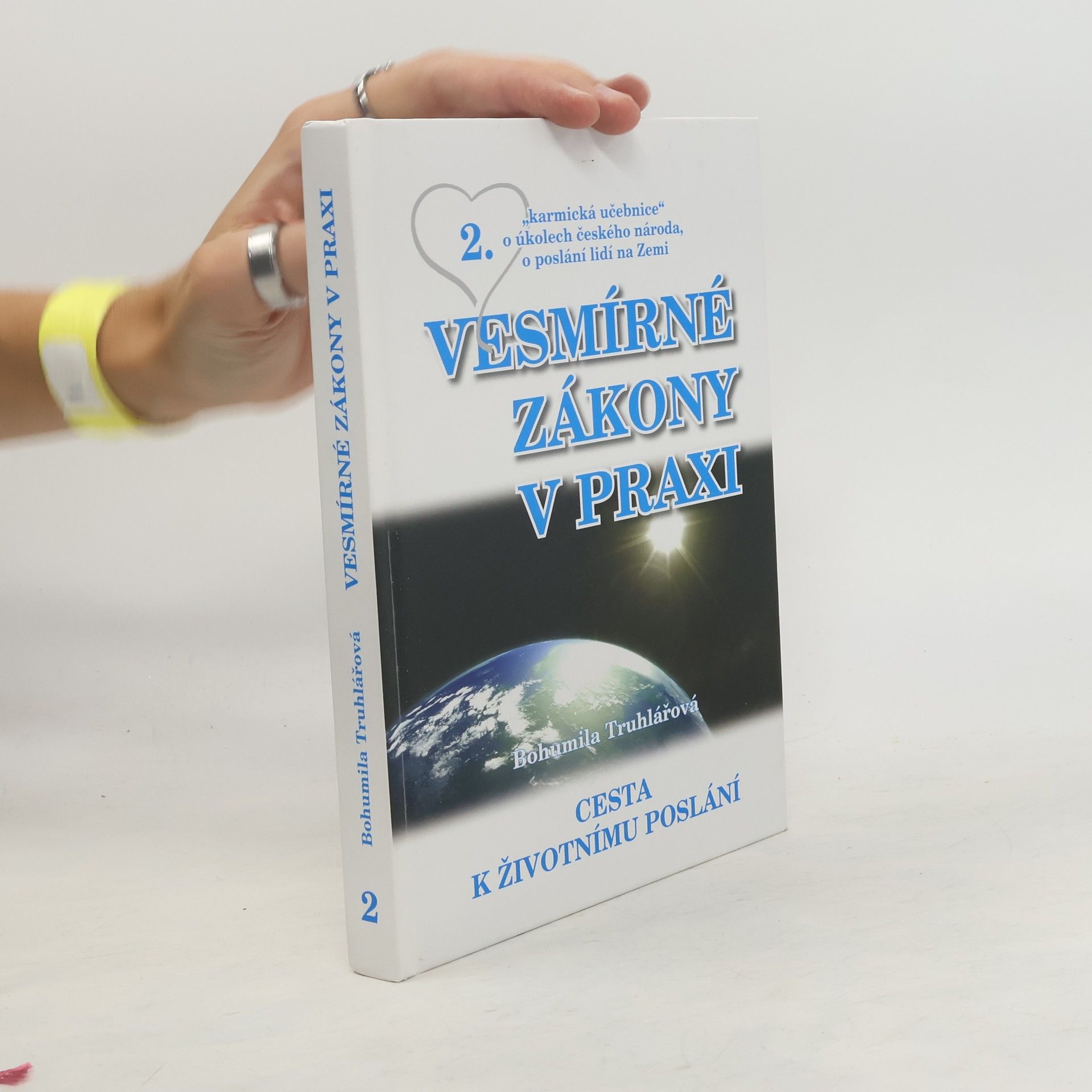 Bohumila Truhlářová Vesmírné zákony. Základní informace o pohodovém fungování lidstva na planetě Zemi
