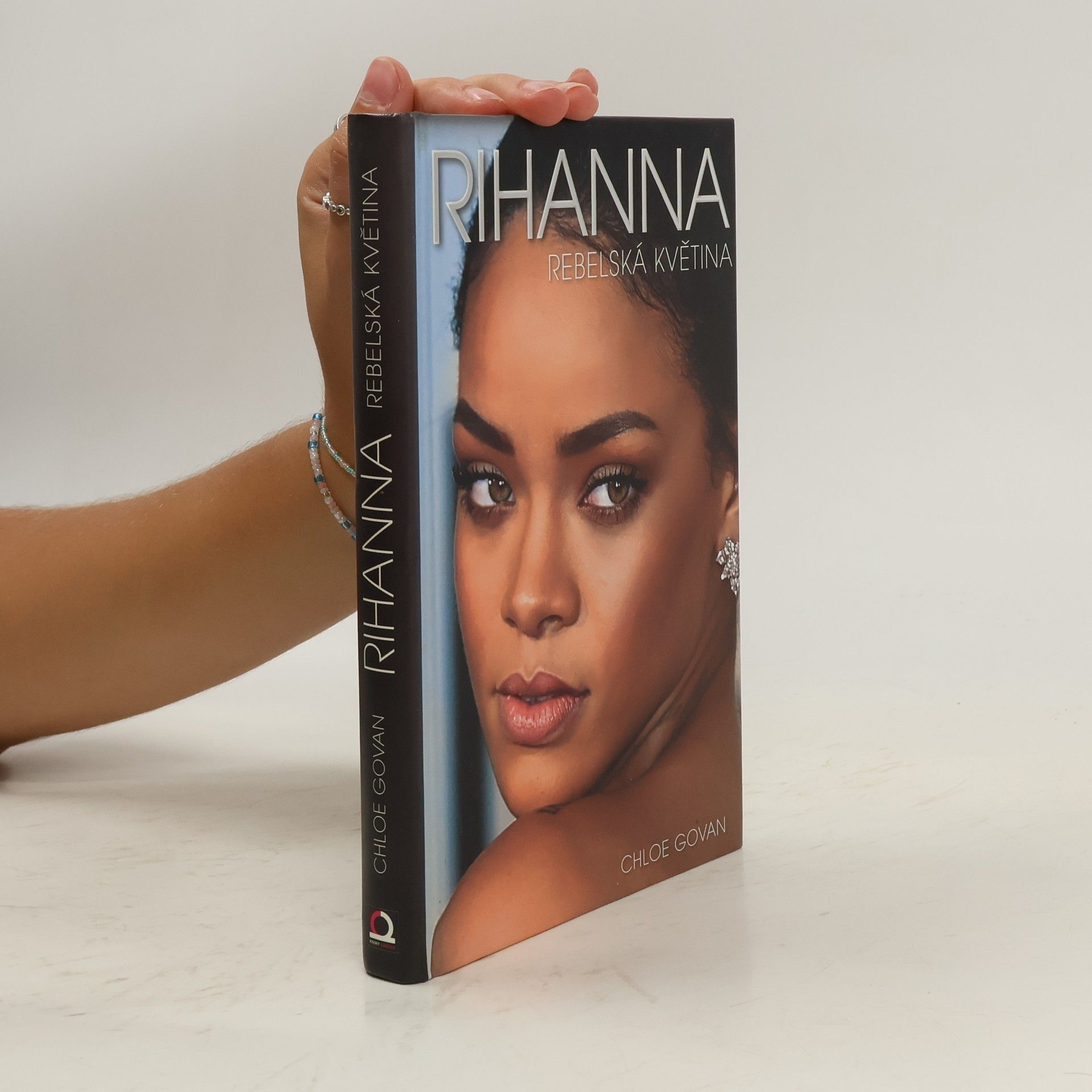 Chloe Govan Rihanna. Rebelská květina