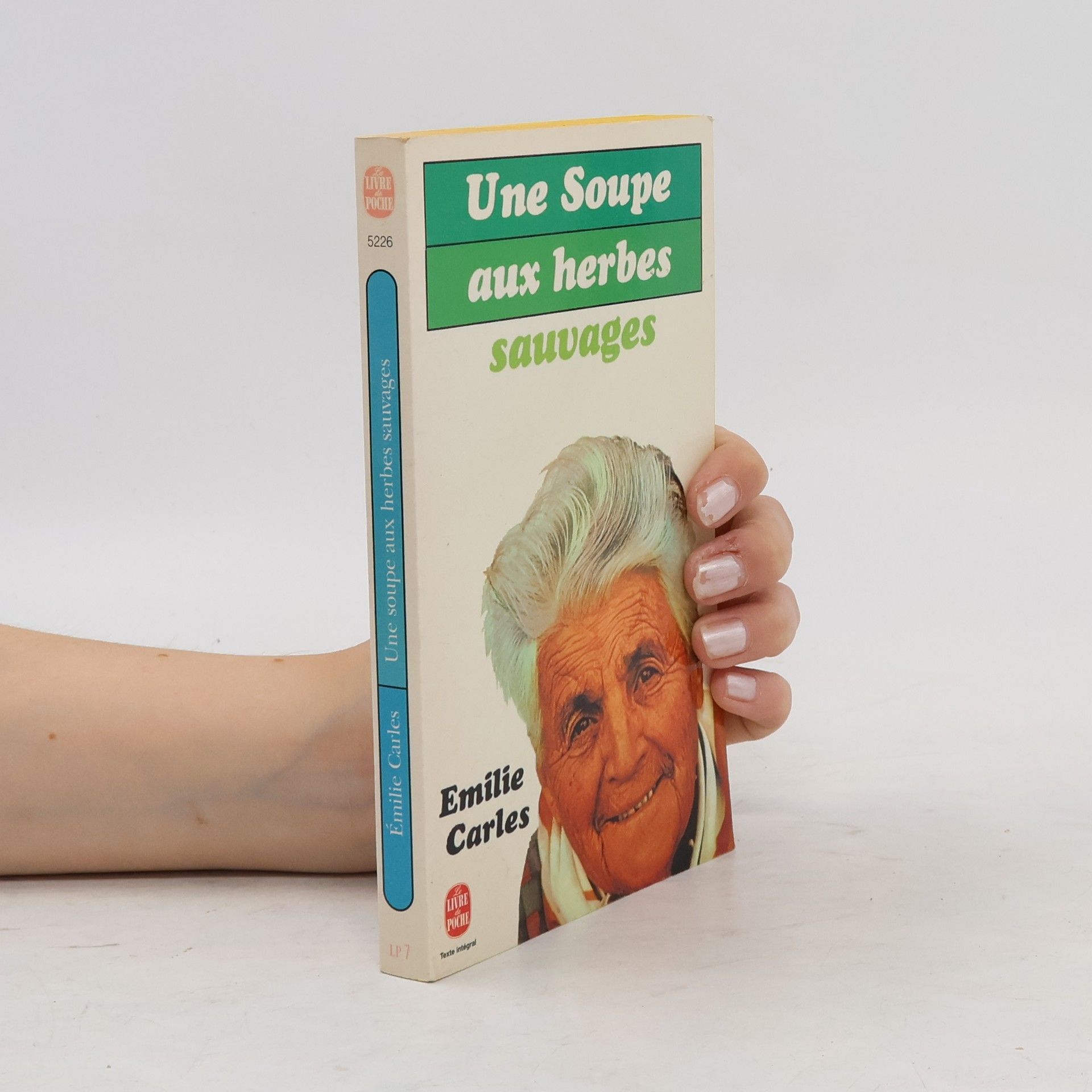 Émilie Carles Une soupe aux herbes sauvages
